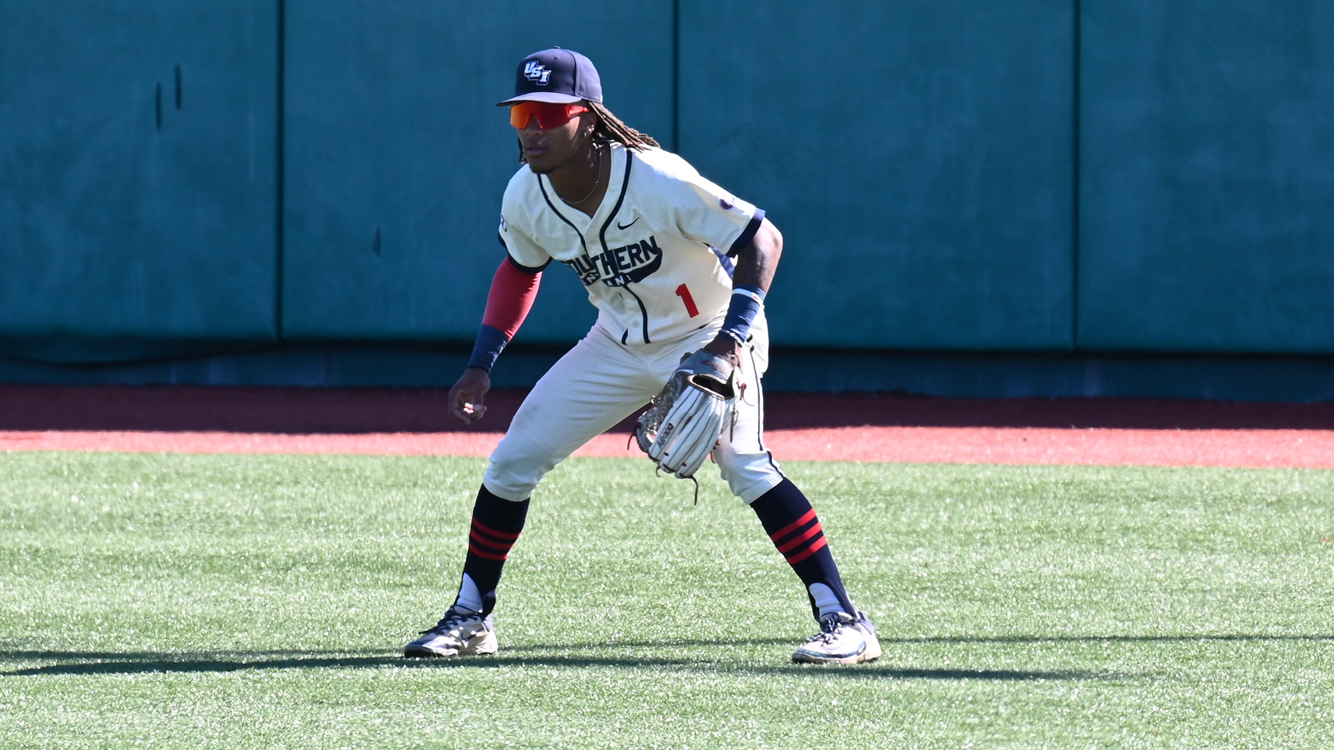 Khi Holiday in center vs. Little Rock