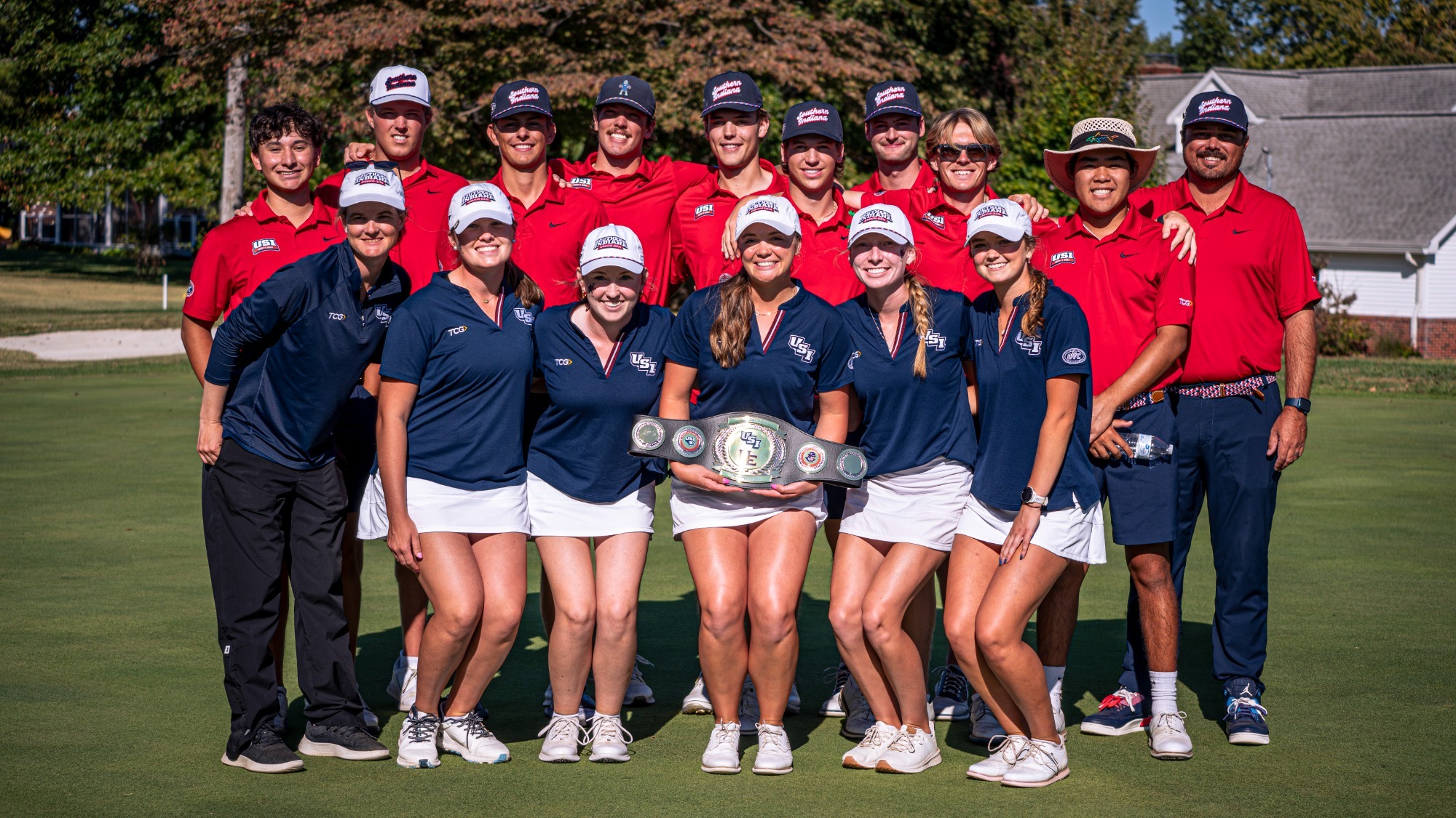 USI Men's and Women's Golf take group photo after Battle of the Expressway victory.