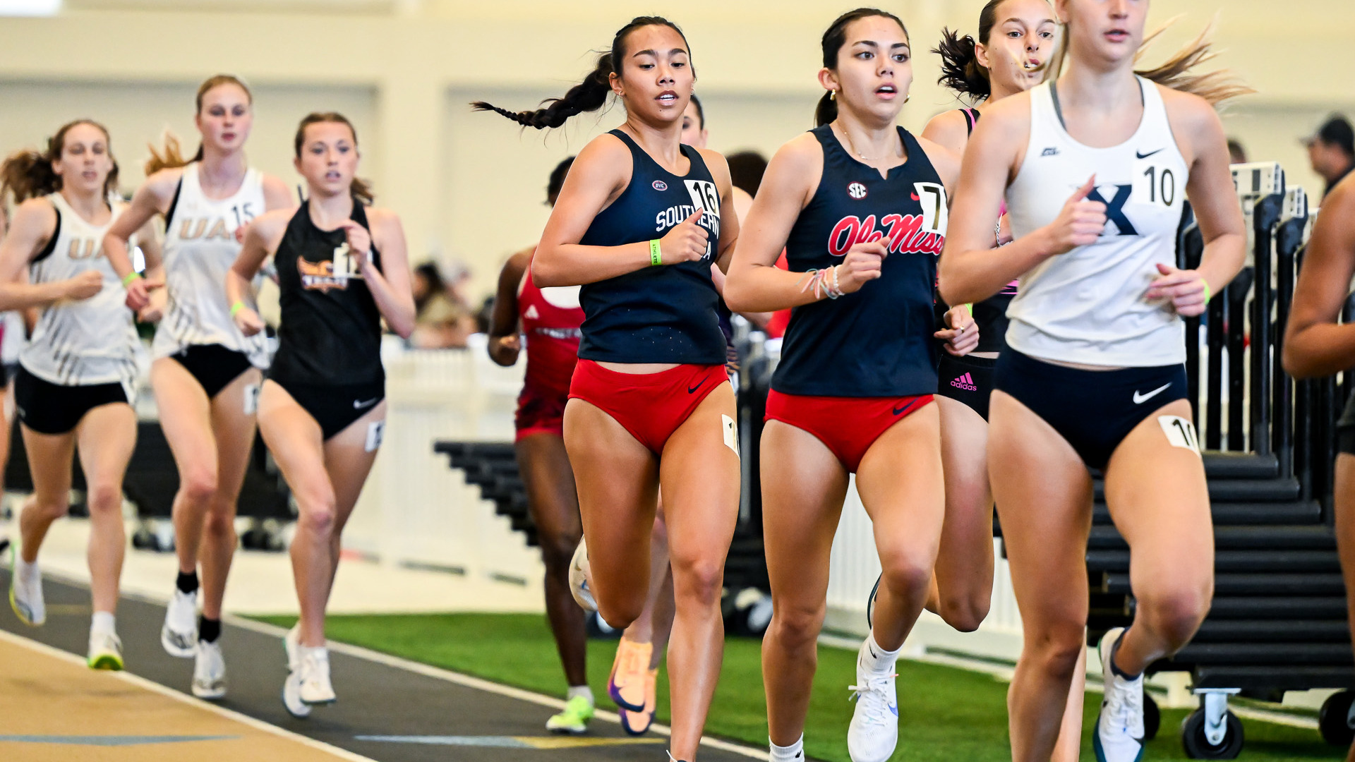Addison Applegate ran the 3,000 meters in 9:52.14 at the Music City Challenge February 14, 2026 in Nashville, Tennessee.