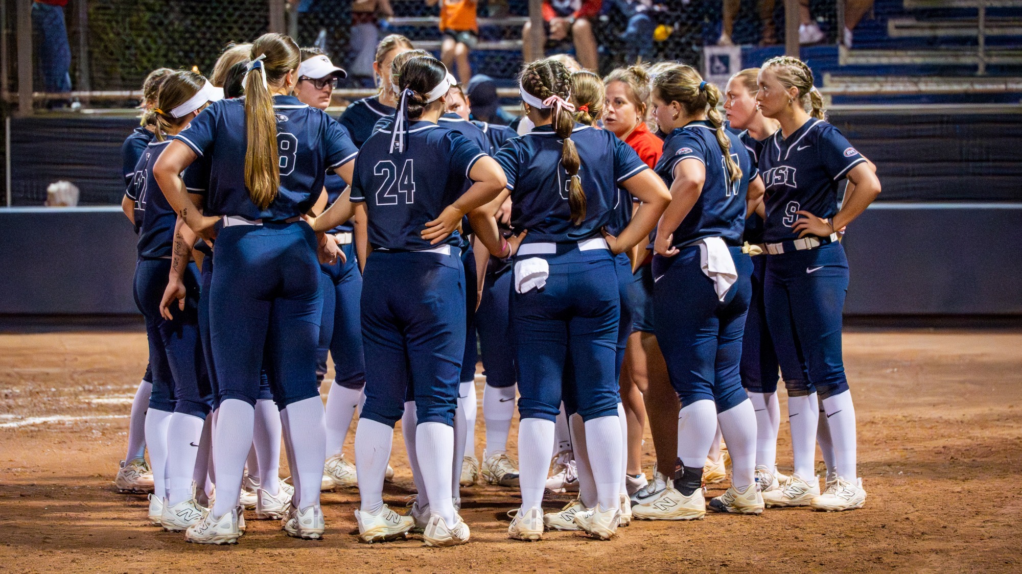 20260220_SB_vs_FAU_huddle