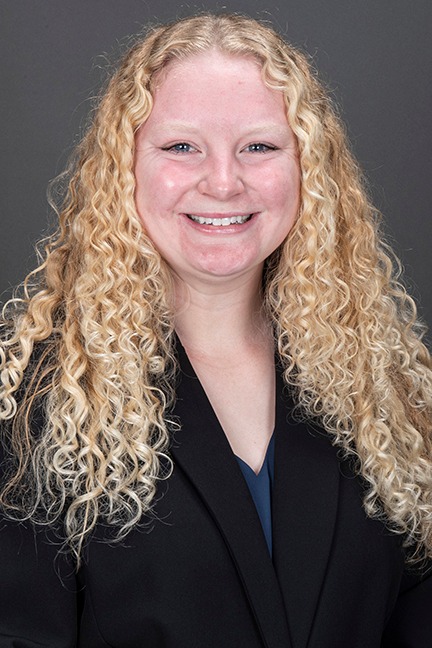 Carly Dean Headshot