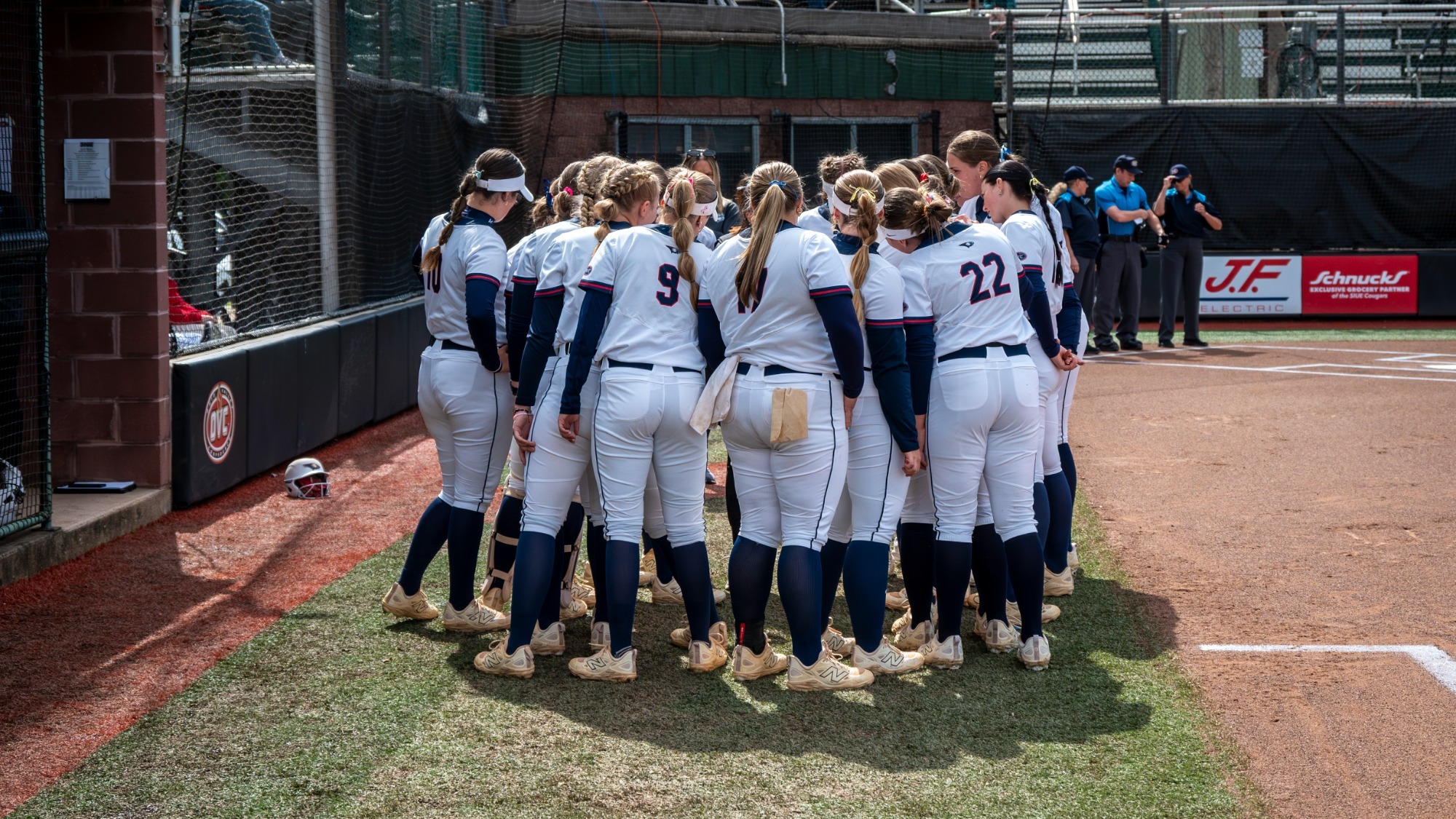 20260418_SB_vs_SIUE_huddle
