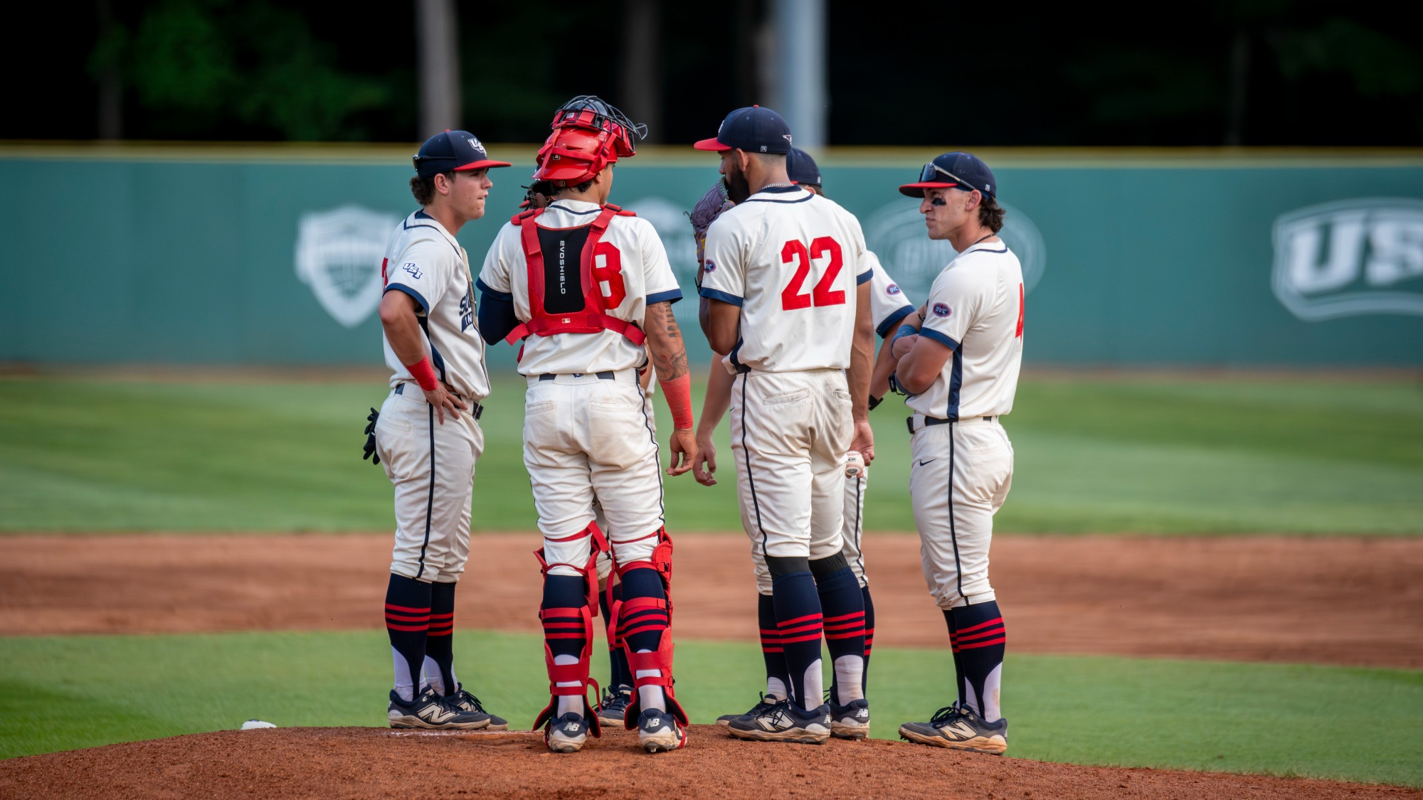 20260515_BSB_vs_LU_huddle