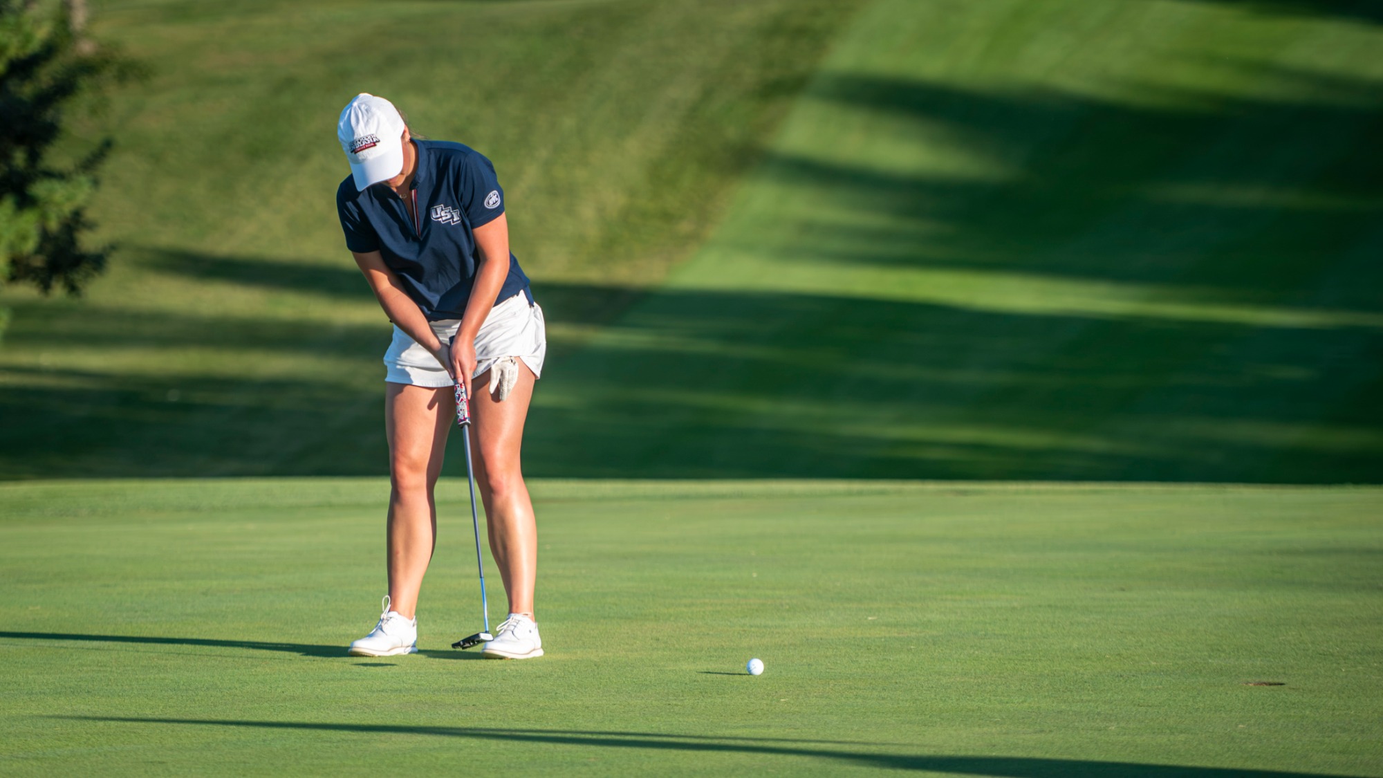 USI Women's Golf Tora Timinsky putting during a practice round on August 27, 2026.