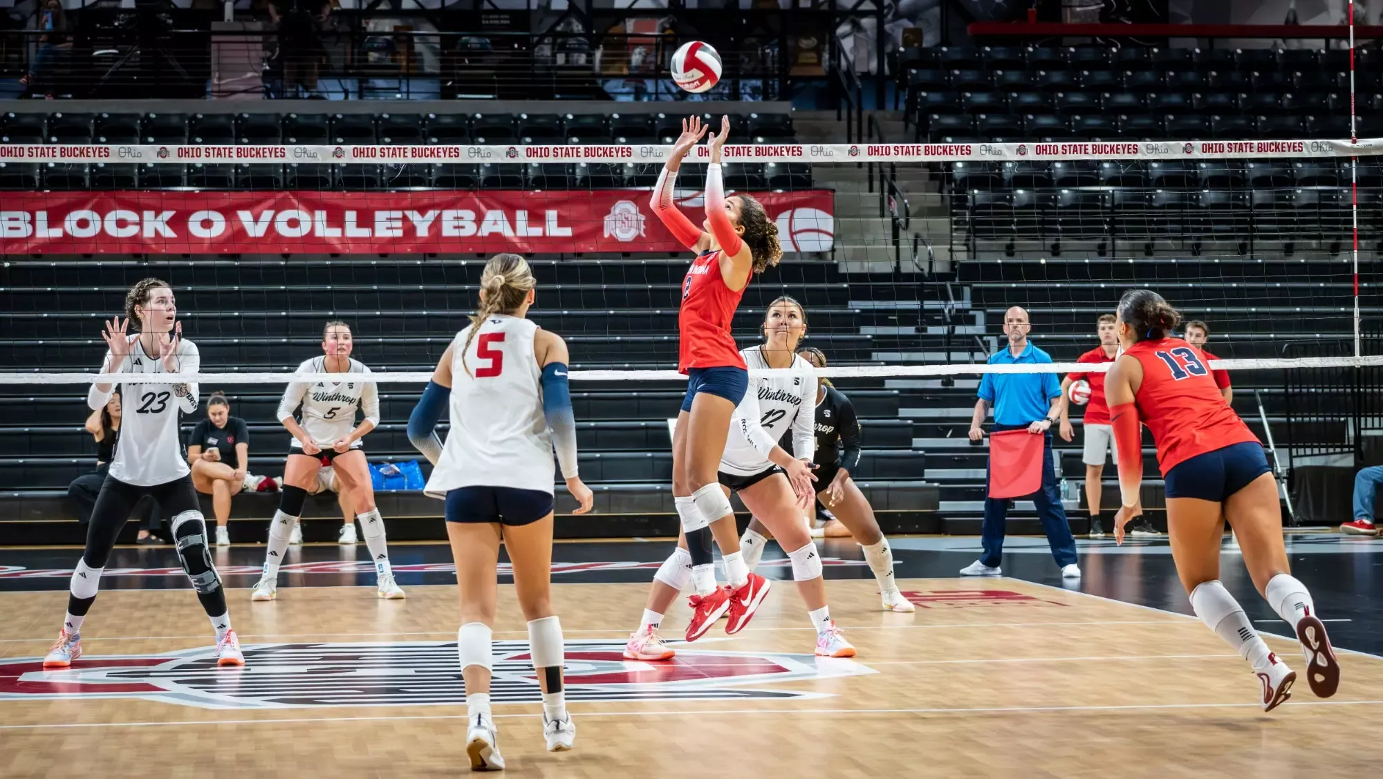 USI VB vs. WU Aysa Thomas setting