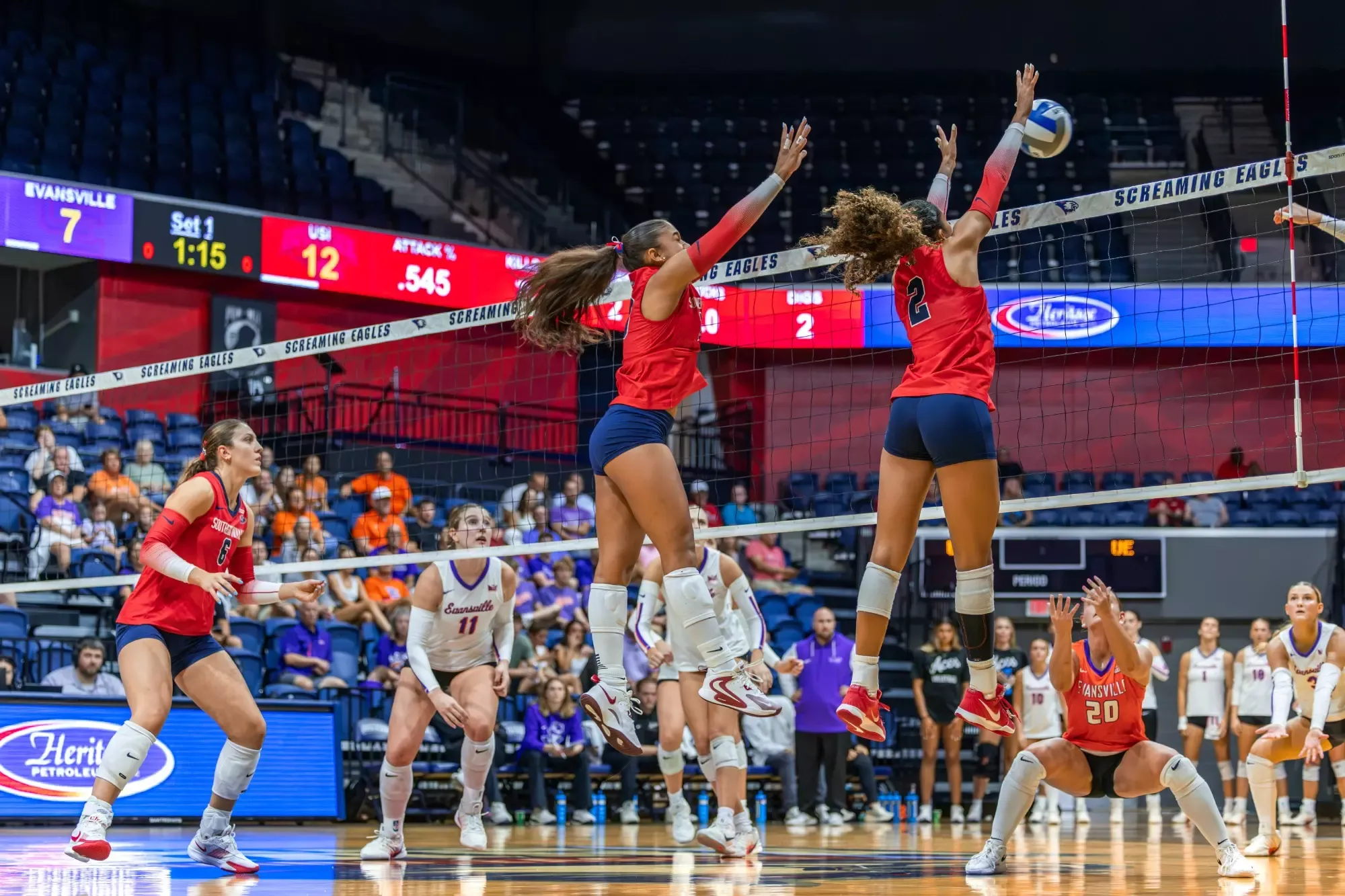 USI VB vs UE Aysa Thomas and Mackenzie Nettles blocking