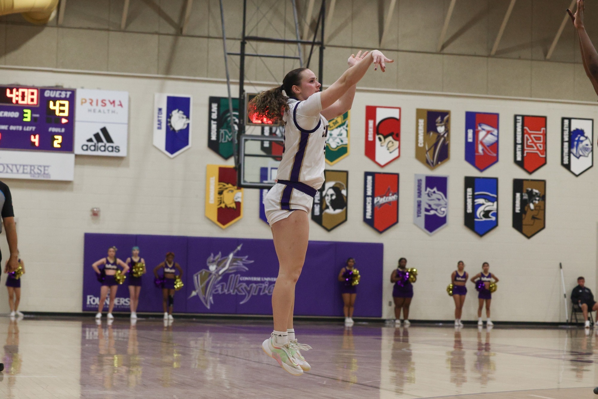 Mazie Helpman attempts an open three pointer