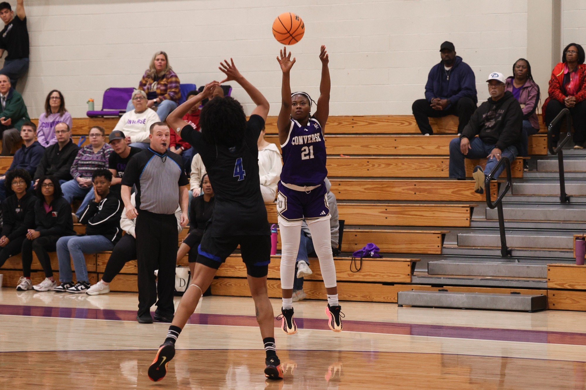 Janiyah Hagood attempts a shot over a Shorter defender