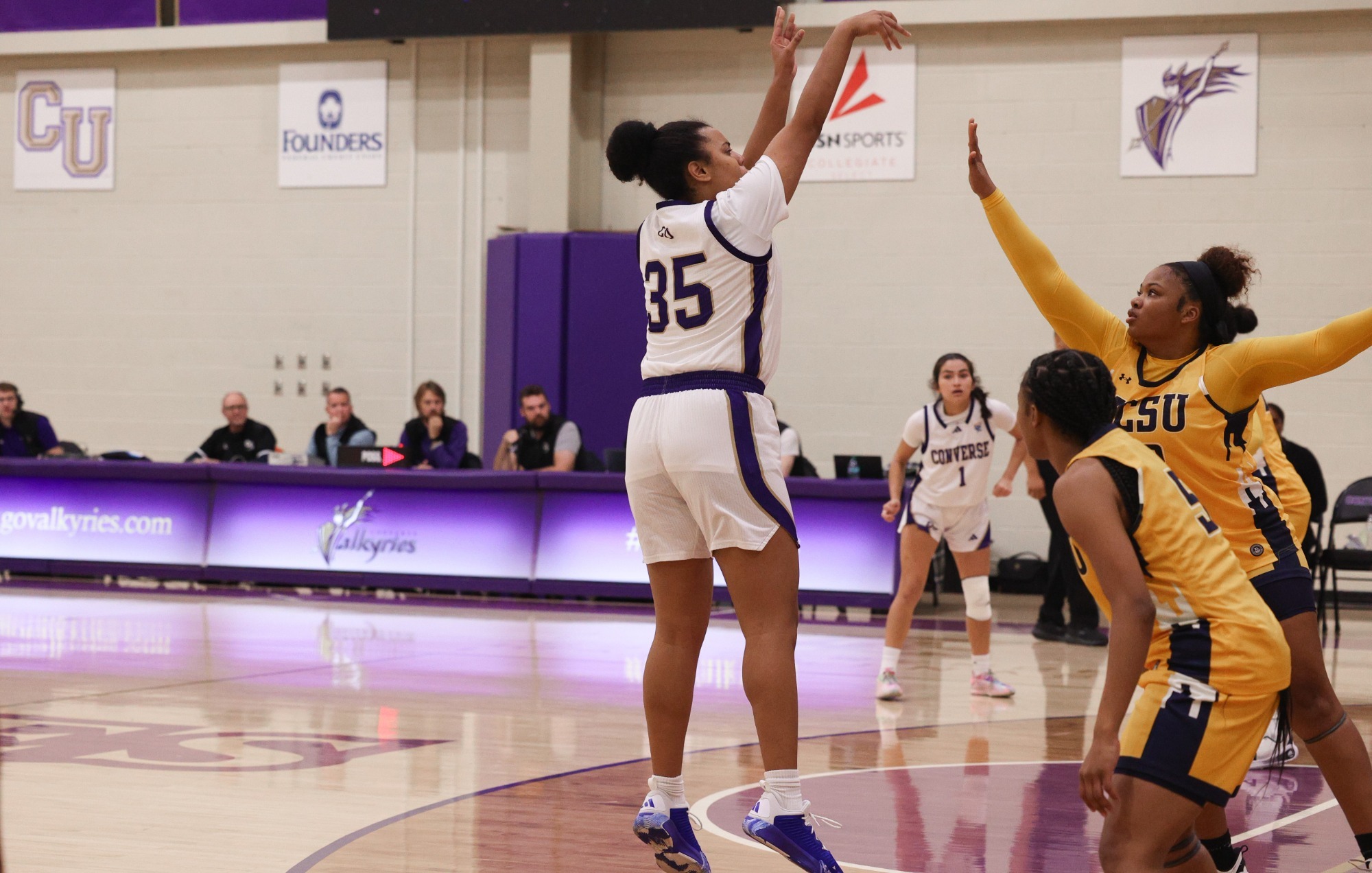 Tatiana Brown shoots a shot over an outstretched defender
