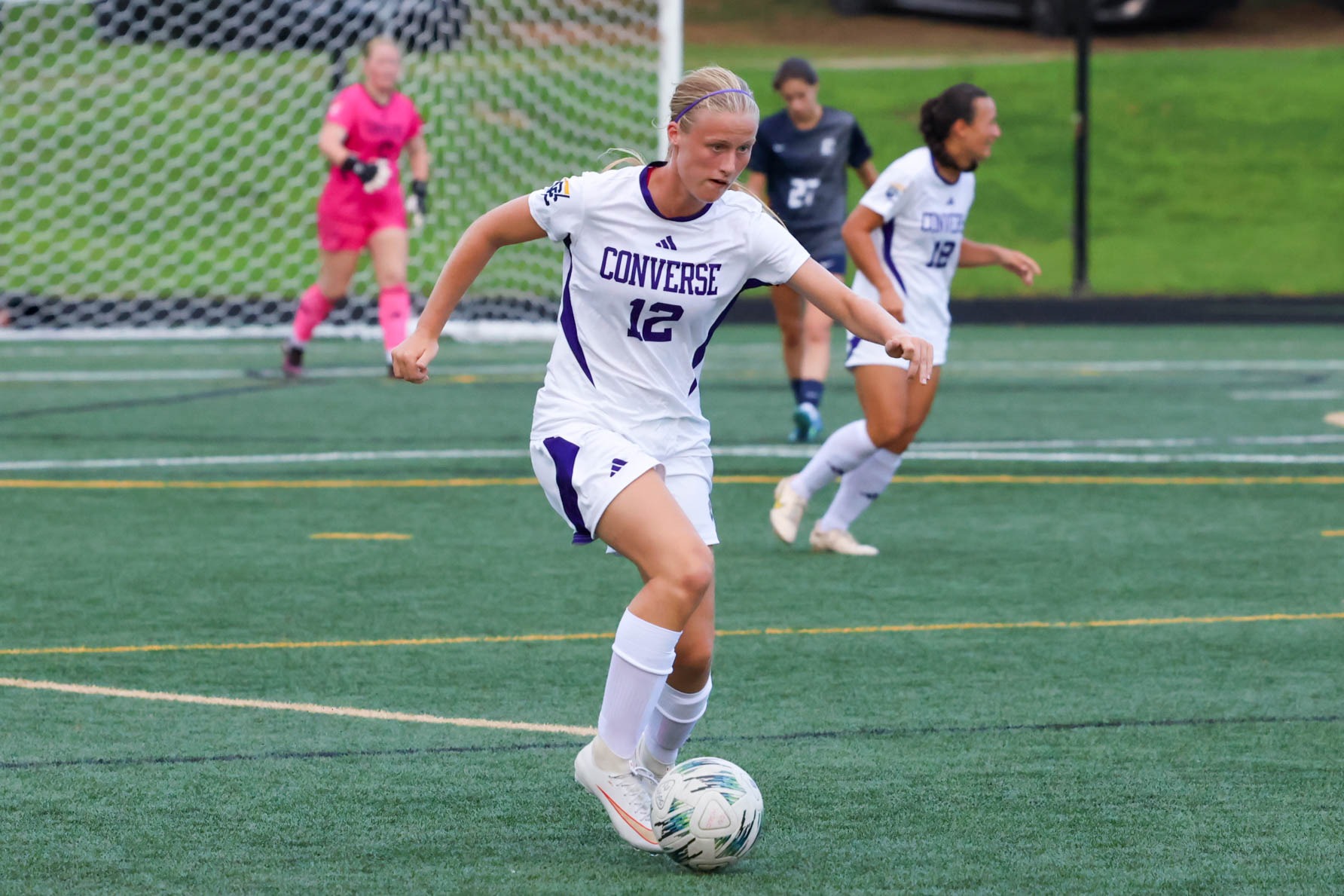 Caroline Mercuri dribbles the ball in open space