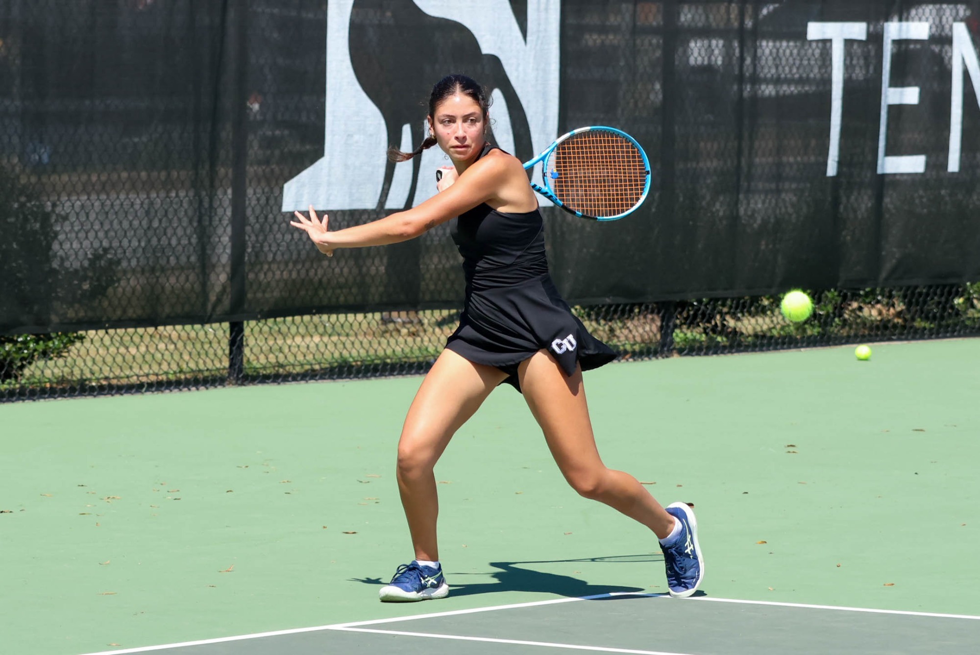 Lais Martins prepares to return a forehand against Newberry