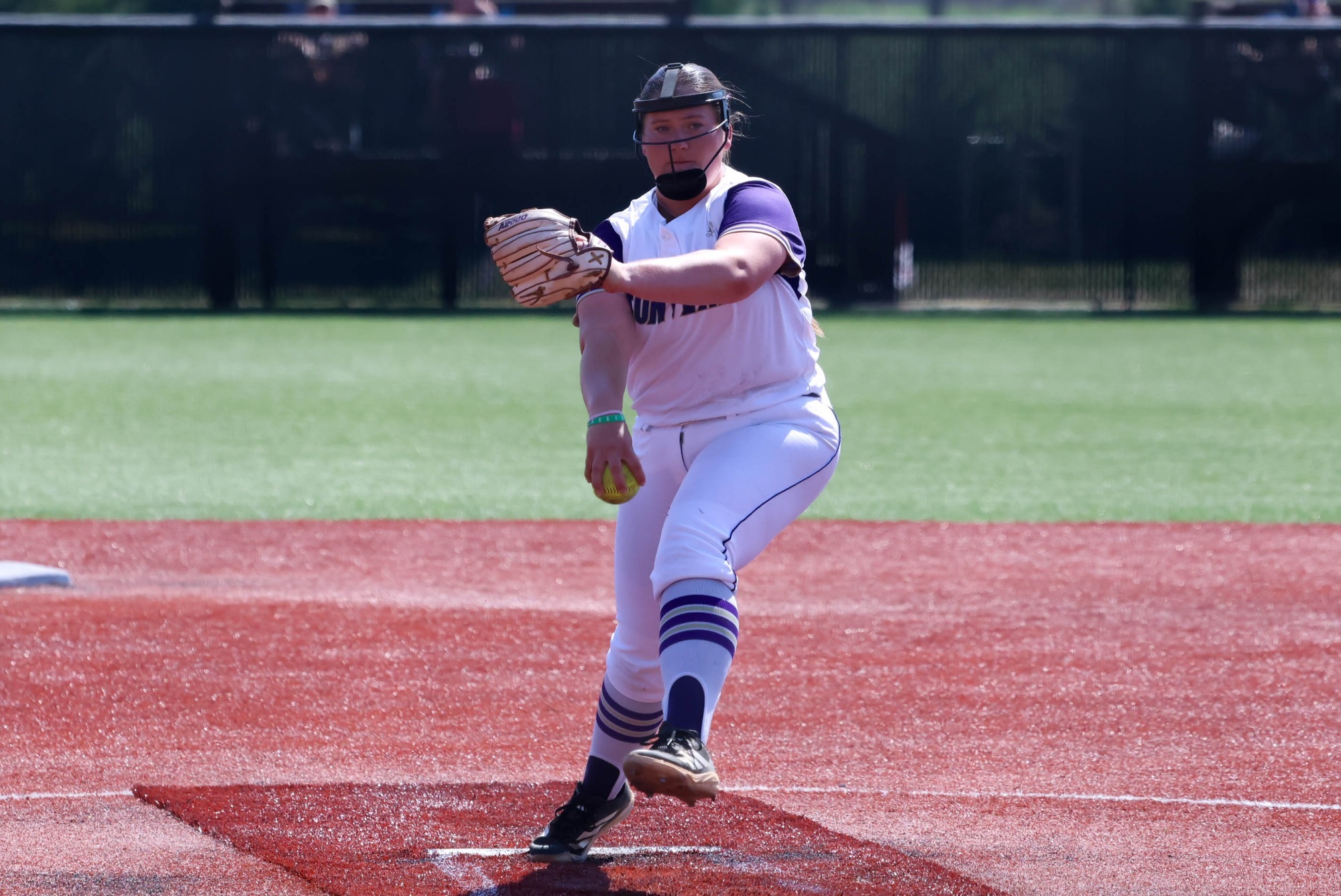 Madison Davis pitches