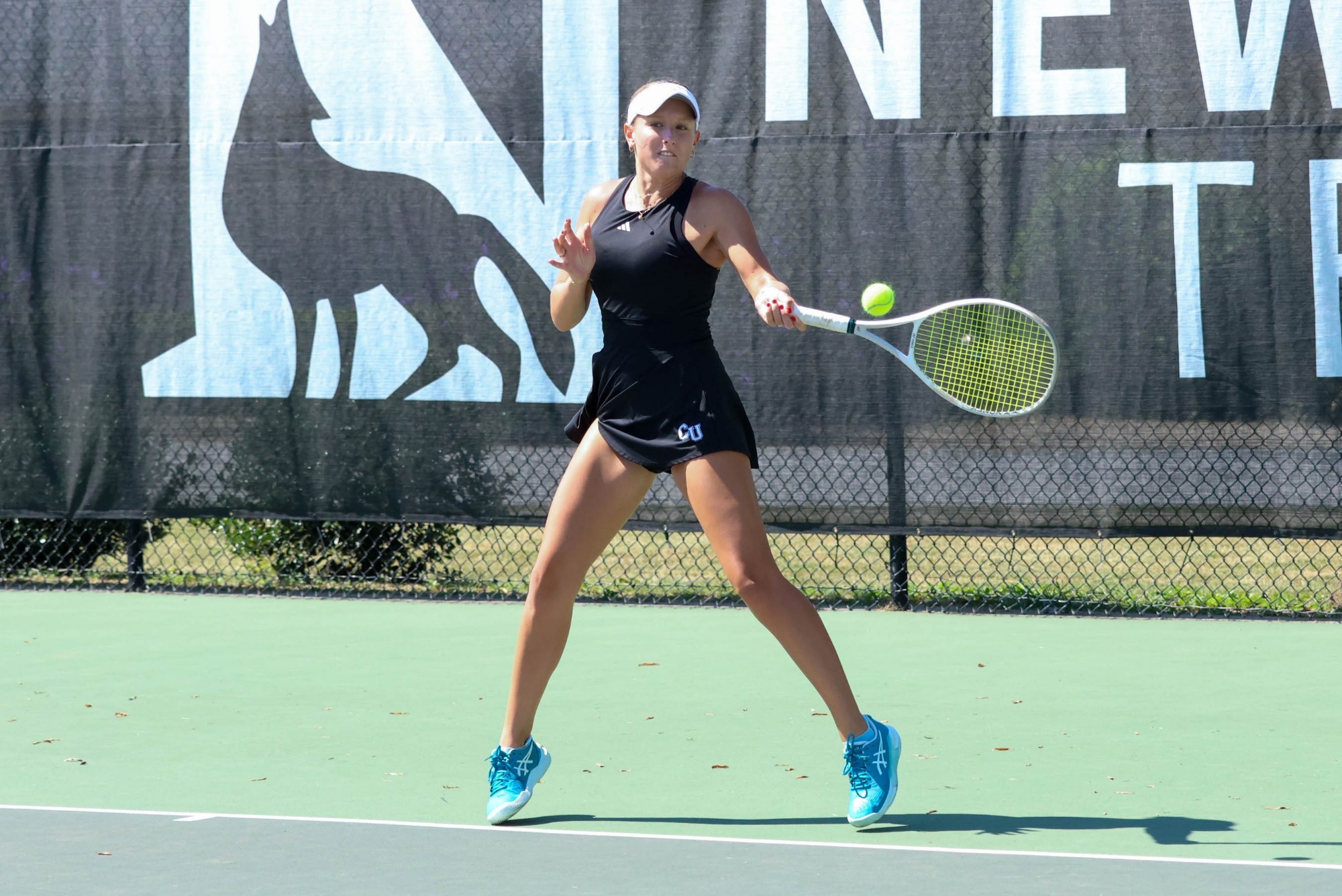 Laurel Maynor reaches back to return a forehand