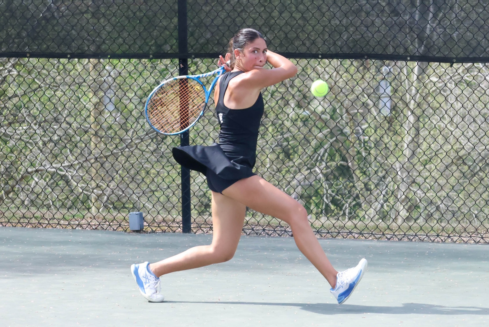 Lais Martins prepares to hit a backhand