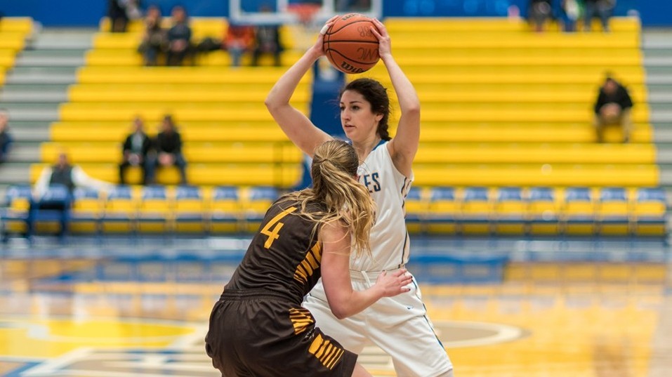 Paige Thomson Women's Basketball University of Victoria Athletics