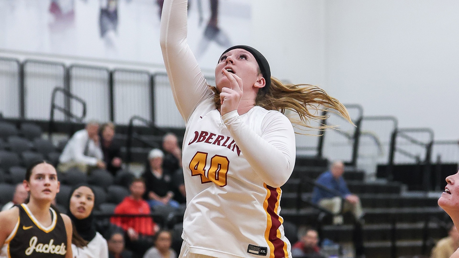 Katherine Csiszar reaching for a layup