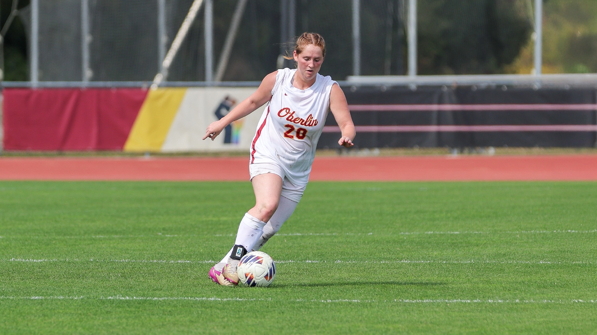 Zoe Steinhauer dribbling the ball down the field