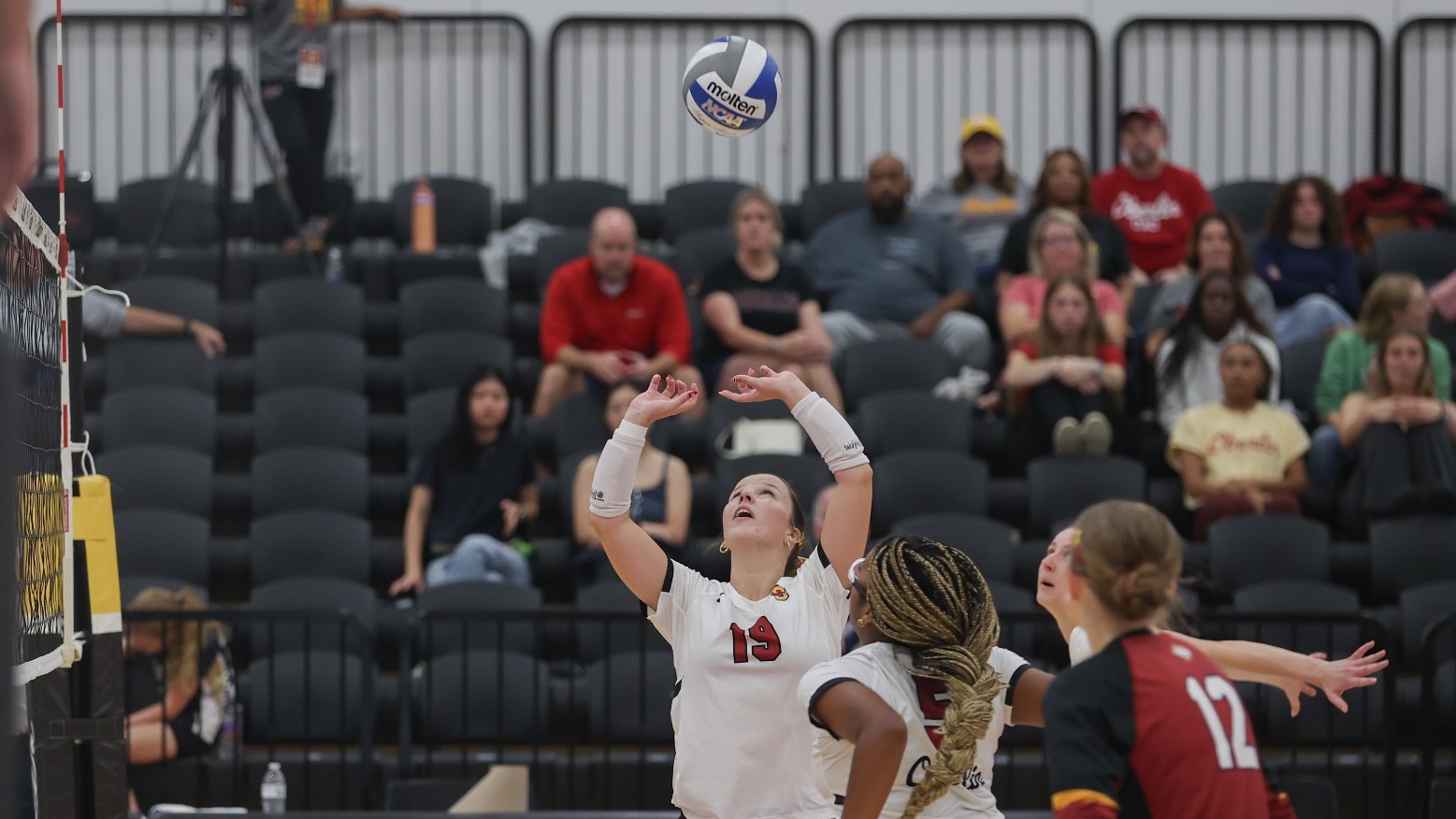 Mimi Spangler - Setting the ball