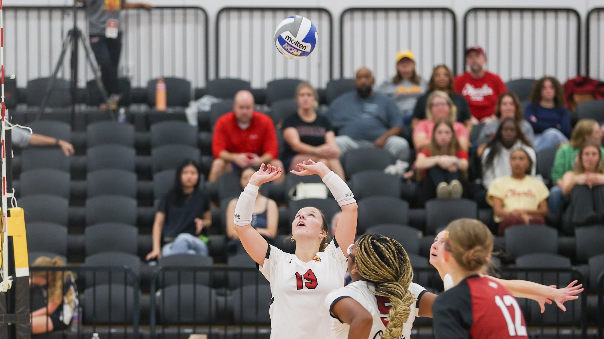 Mimi Spangler - Setting the ball