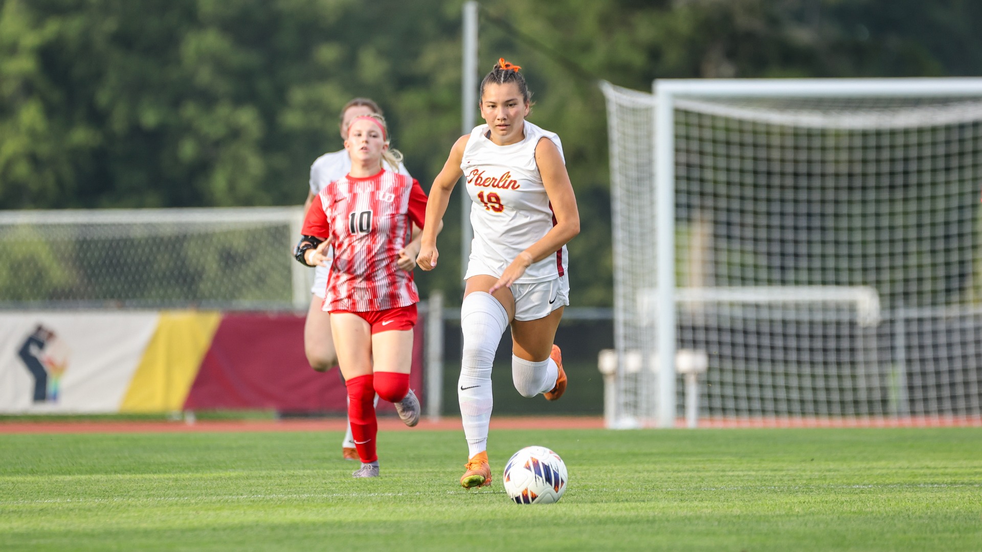 Averi Williams running towards the ball
