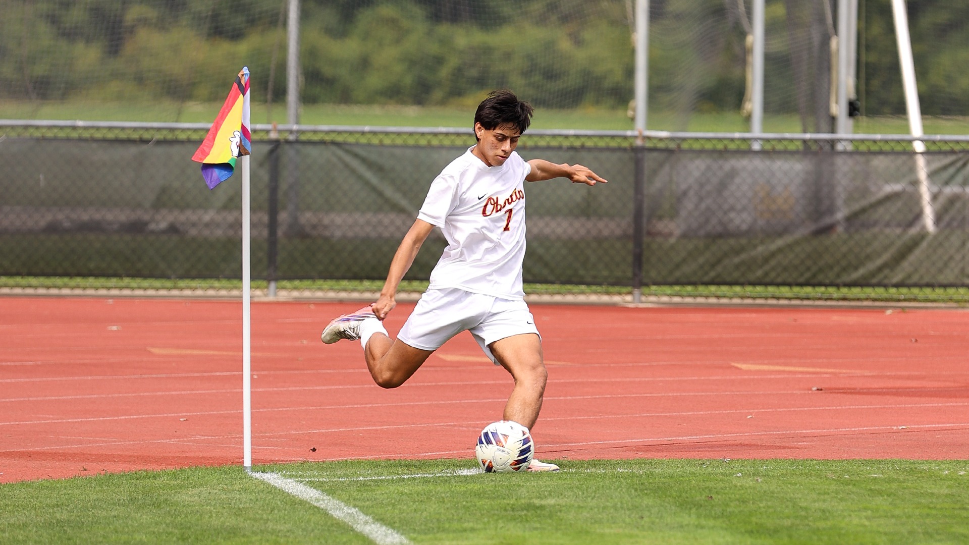 Walter Gomez-Torres kicking a corner