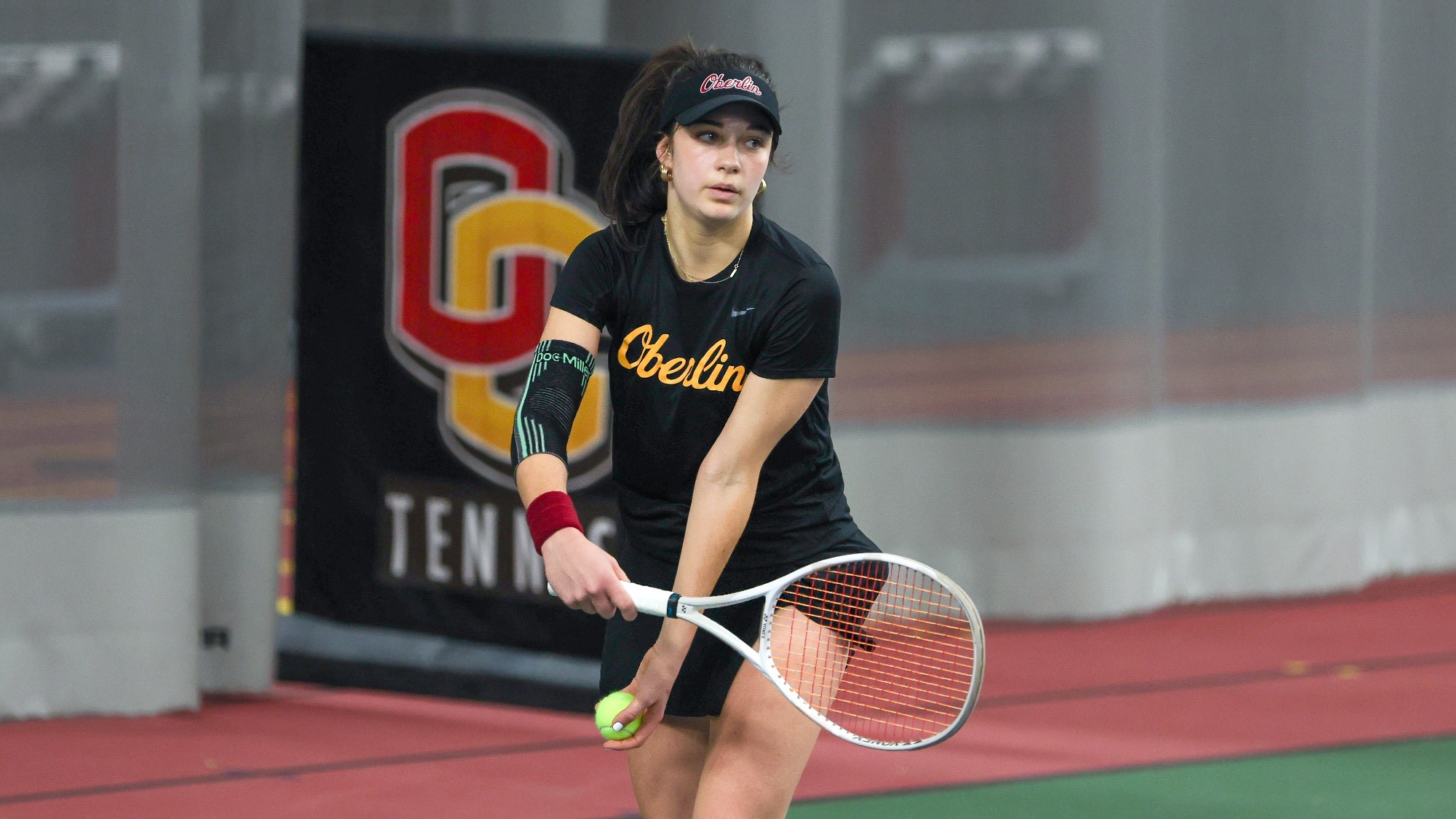 Stella Kollmansberger ready to serve the tennis ball