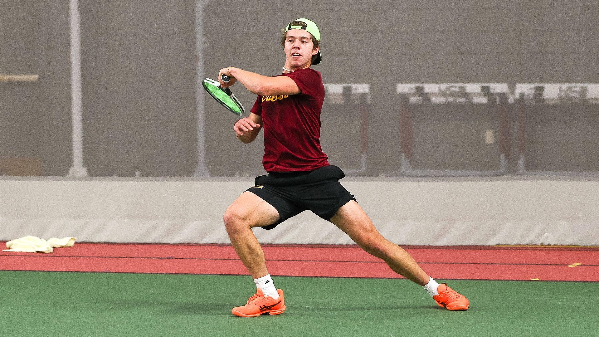 Enrique Margain returning a tennis ball