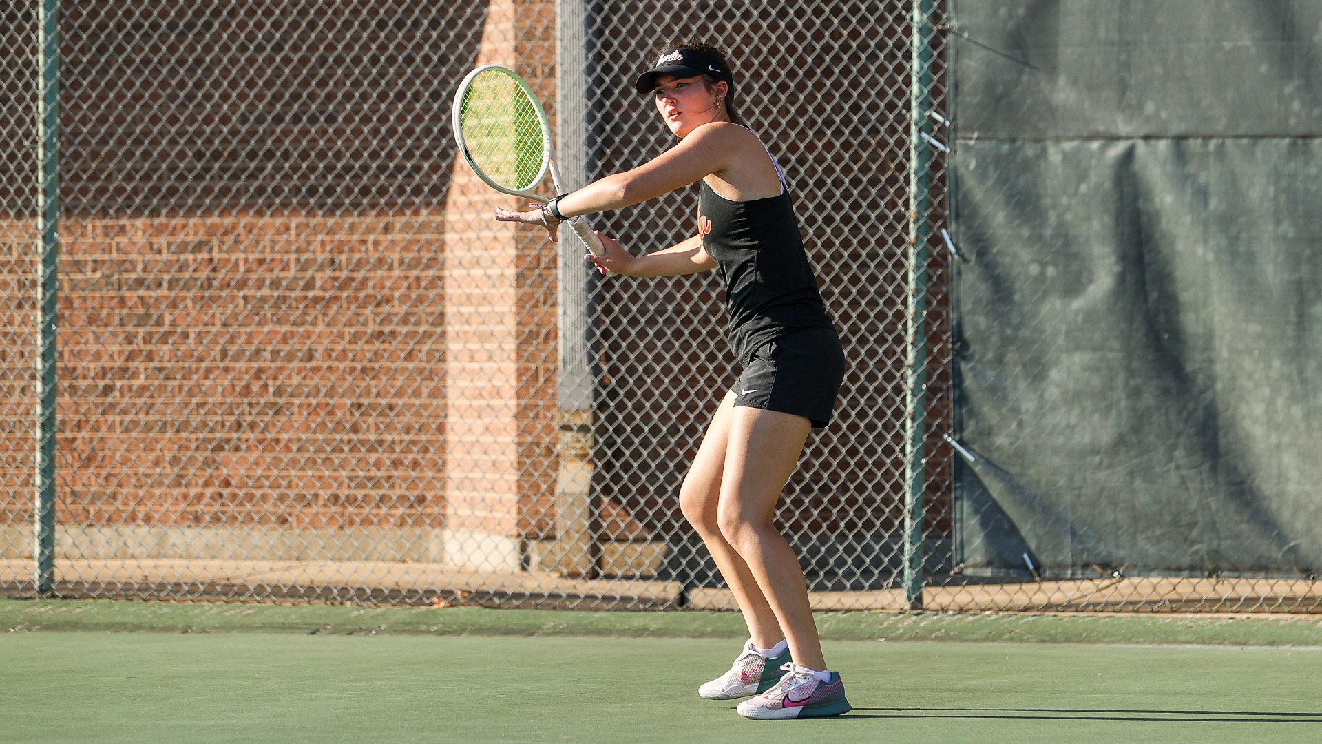 Hannah Soong getting ready to swing her tennis racket