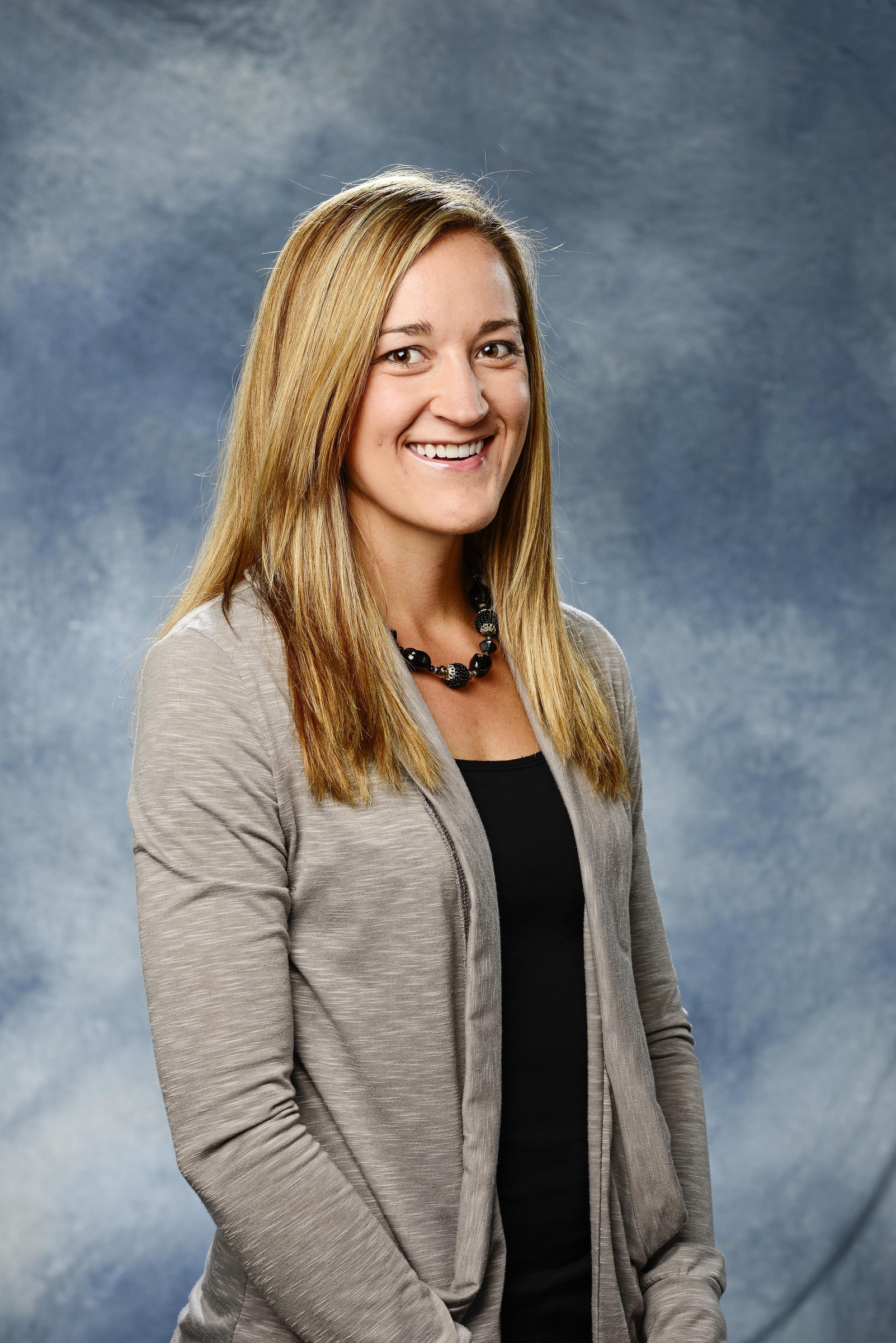 Andrea Cota headshot