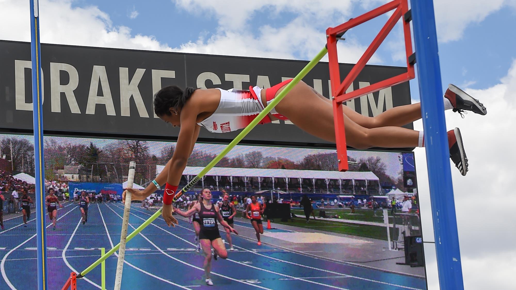 Nilsen, Hunt impress in Drake Relays pole vault University of South