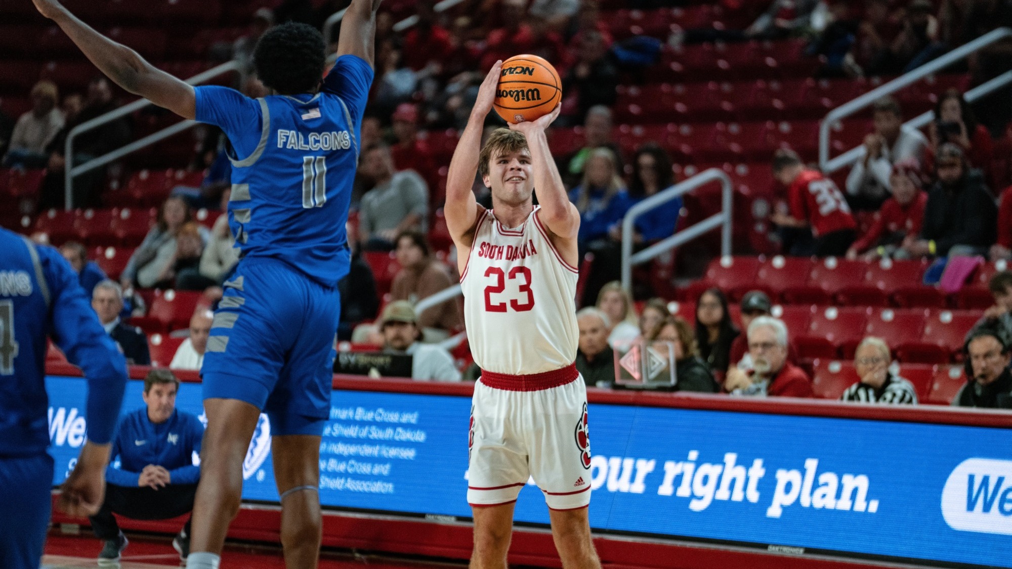 Coyotes fall in final seconds to Air Force University of South Dakota