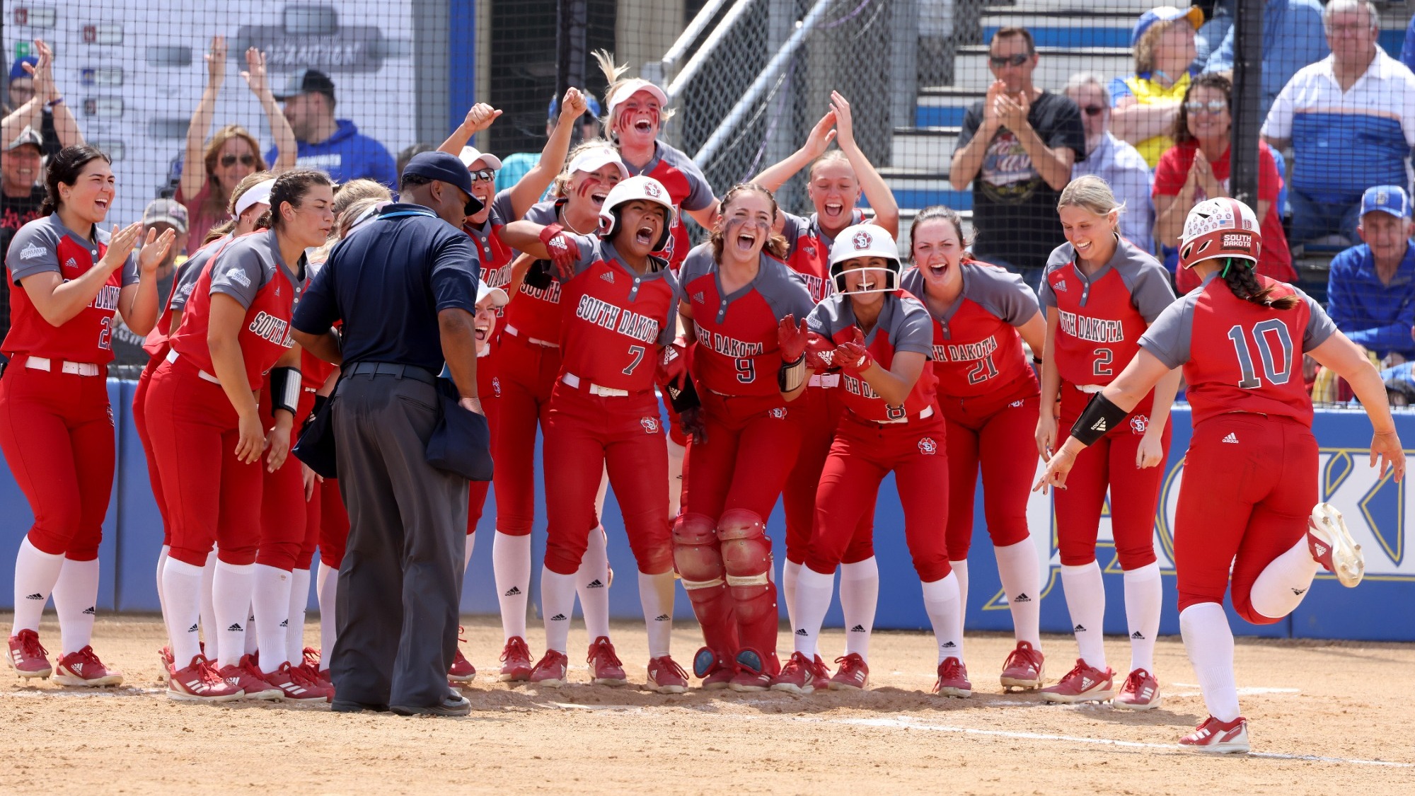 Bracket Busters! Coyotes knock off Jacks 20 University of South