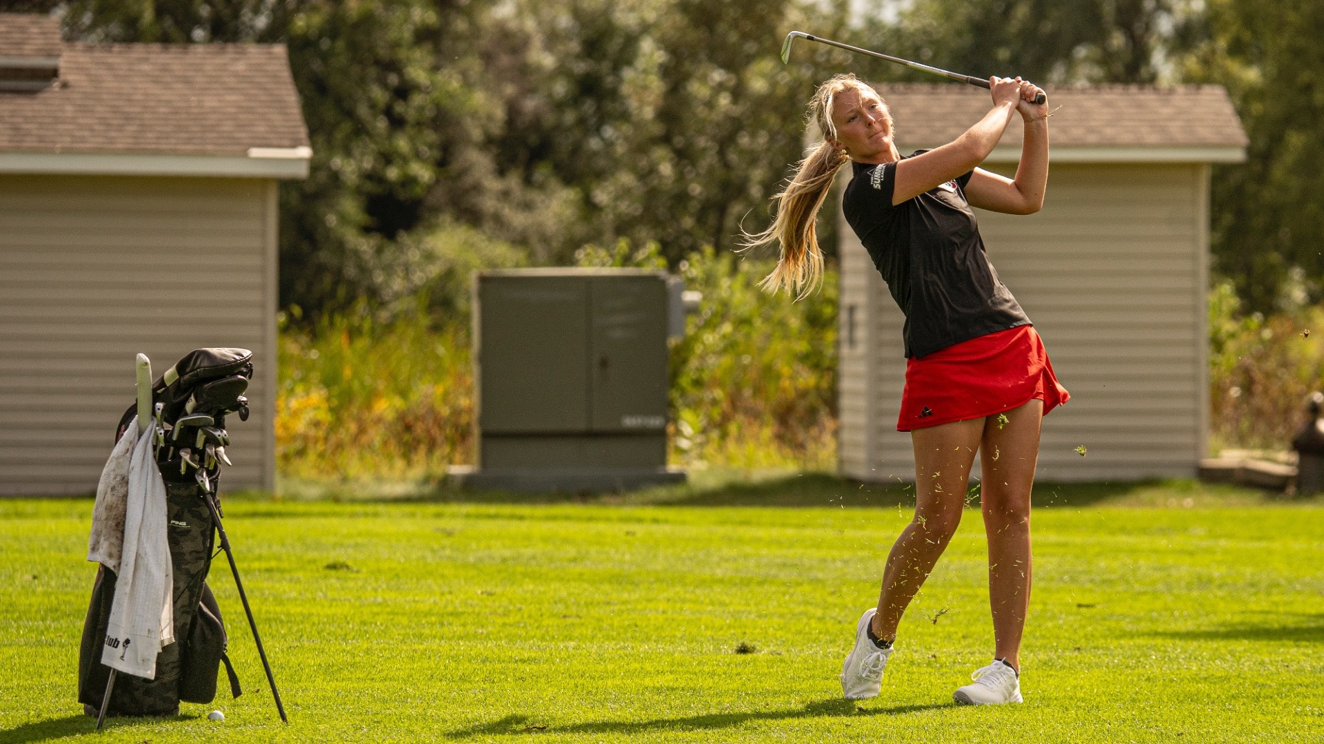 Avery shooting from the fairway