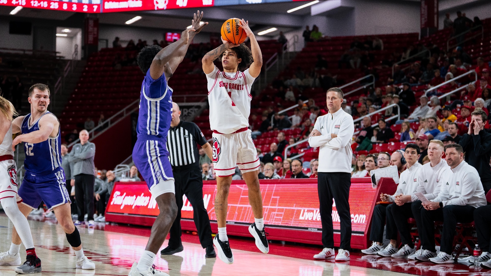 Uzziah Buntyn going up for a jumpshot against St. Thomas 12426