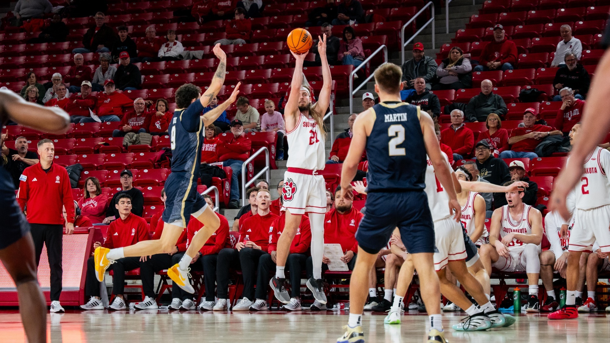 Ethan Kizer shooting a 3-pointer against Oral Roberts 012926