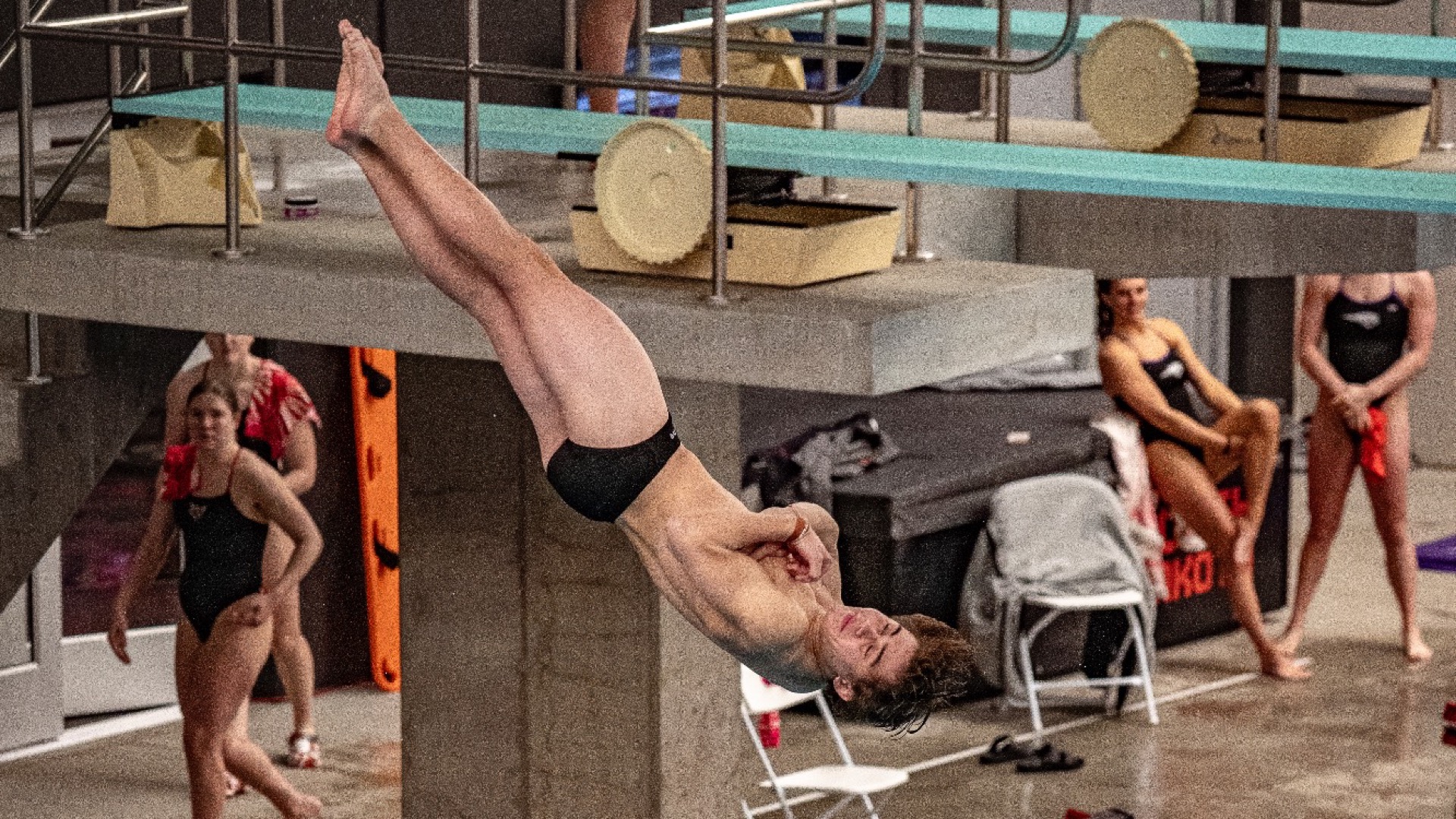 Maddox Mork diving