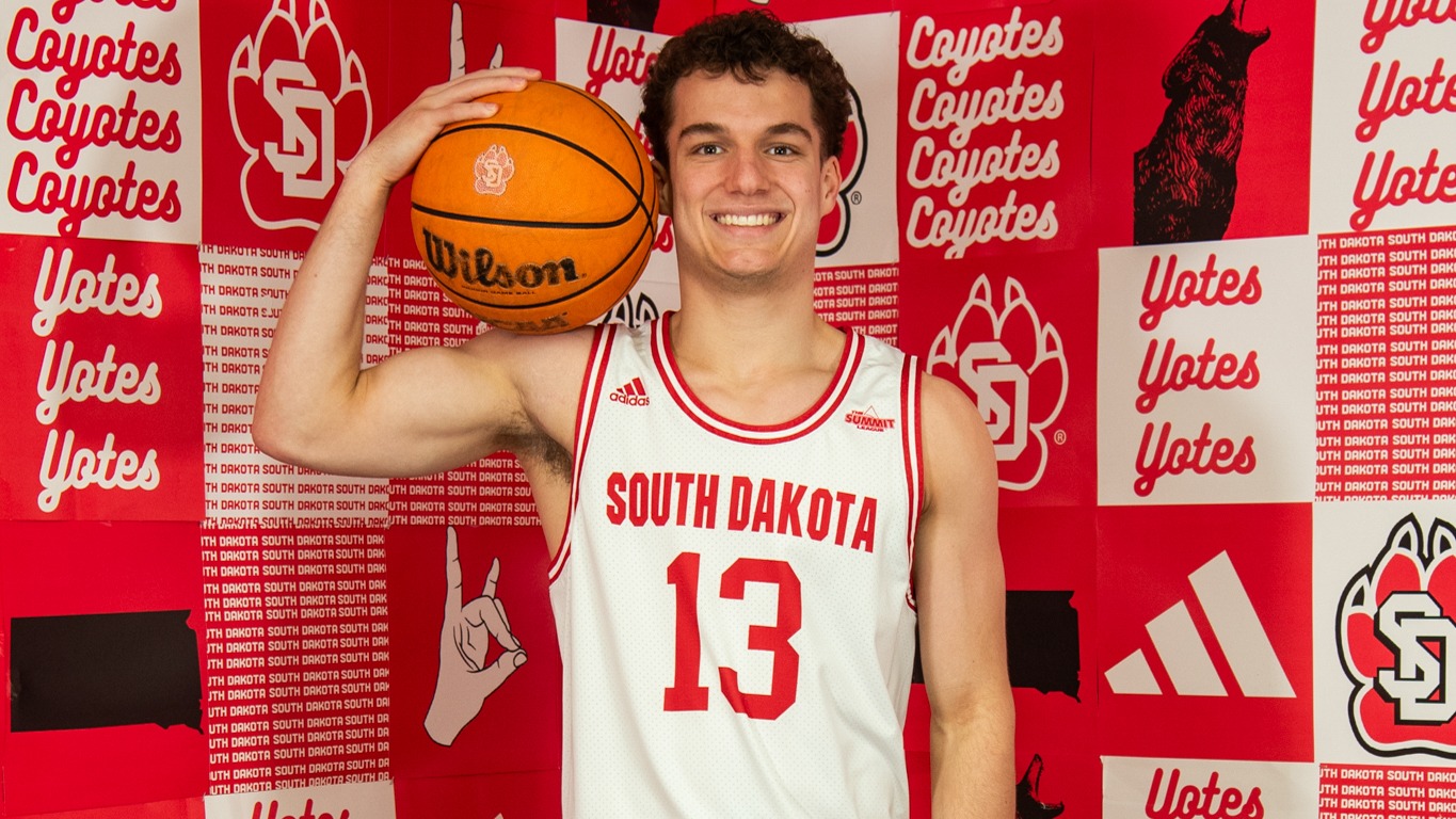 Cade Kelderman signing photo men's basketball