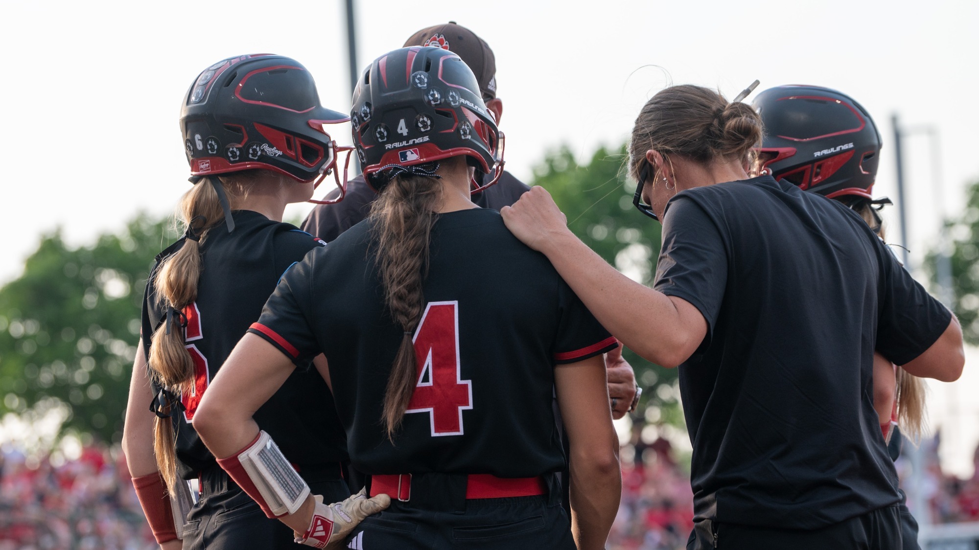 softball-team-huddle-csc-academic-all-district-2026