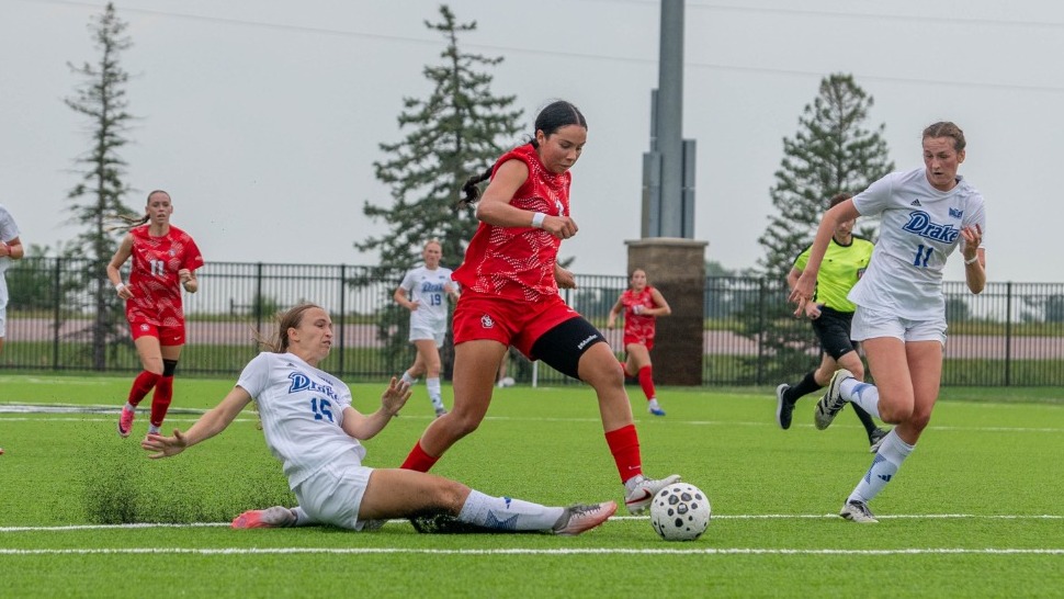 Klarissa Vega drives past Drake defenders.