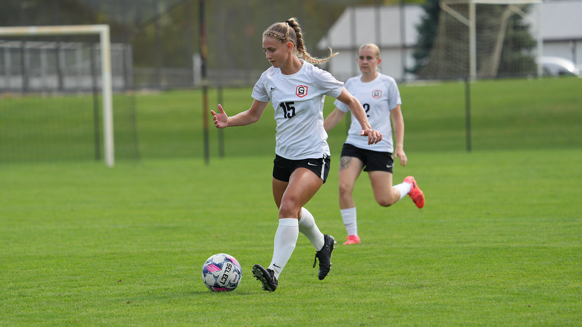 Hannah Medlin WSOC dribble pass side 2025