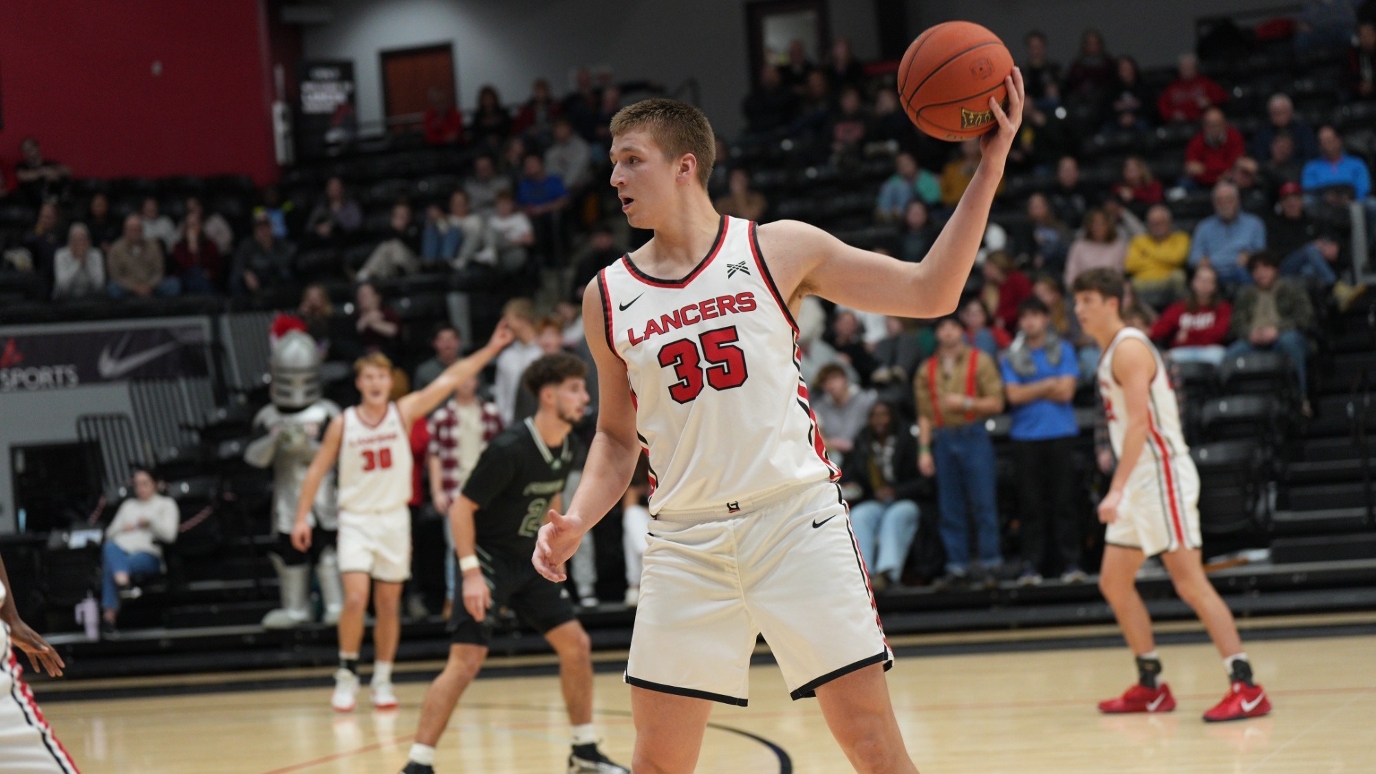 Tyler Raasch handle ball MBB 2025