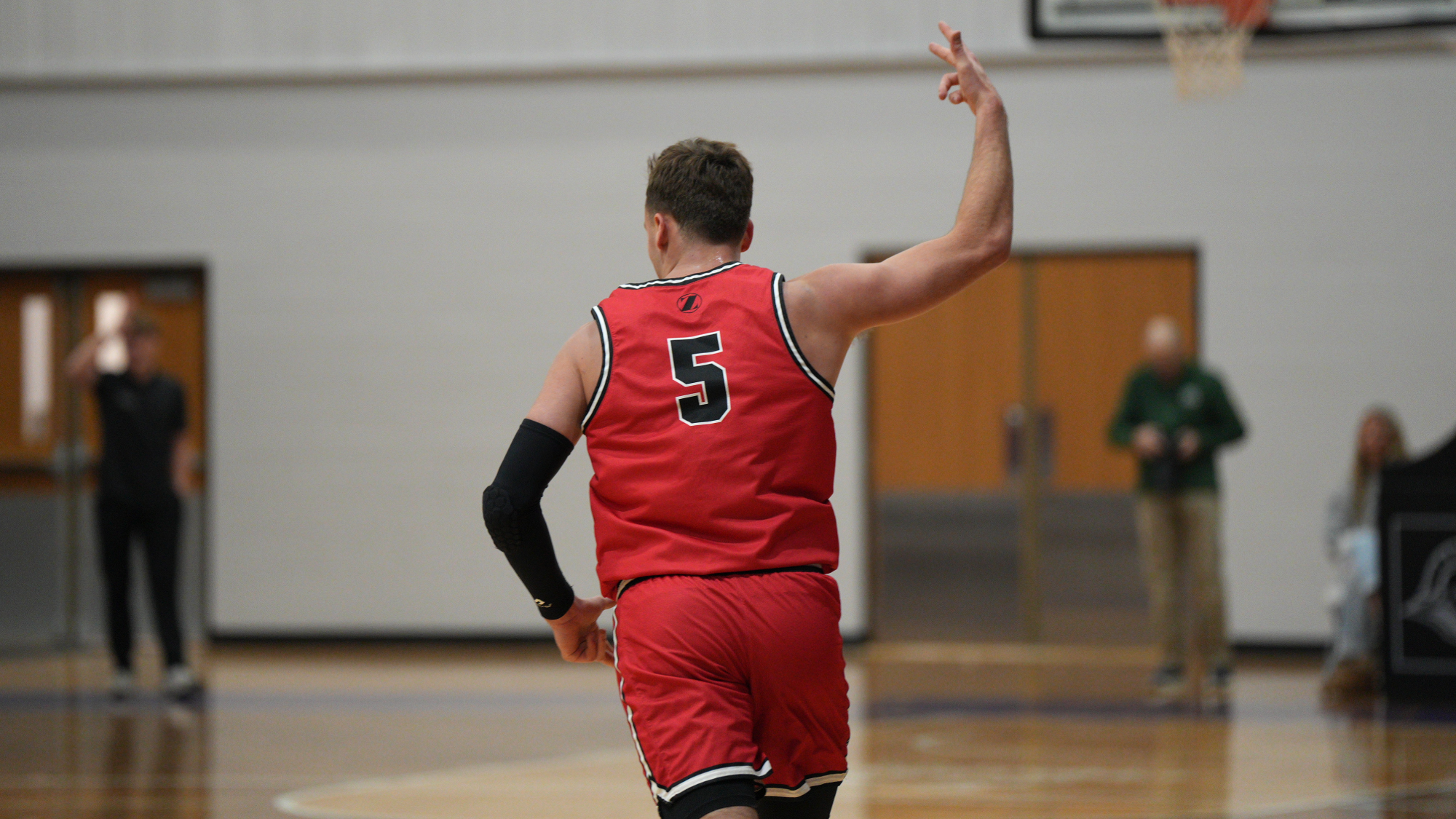 Michael Wellman Grace MBB 3pt away fingers up 2026