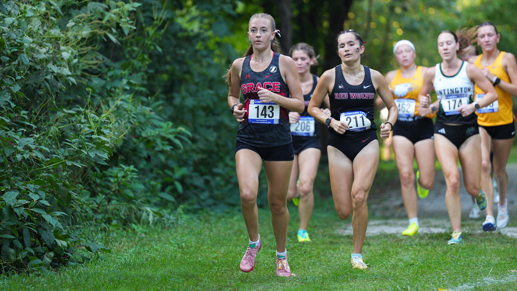 Women's XC runner lead pack 2026