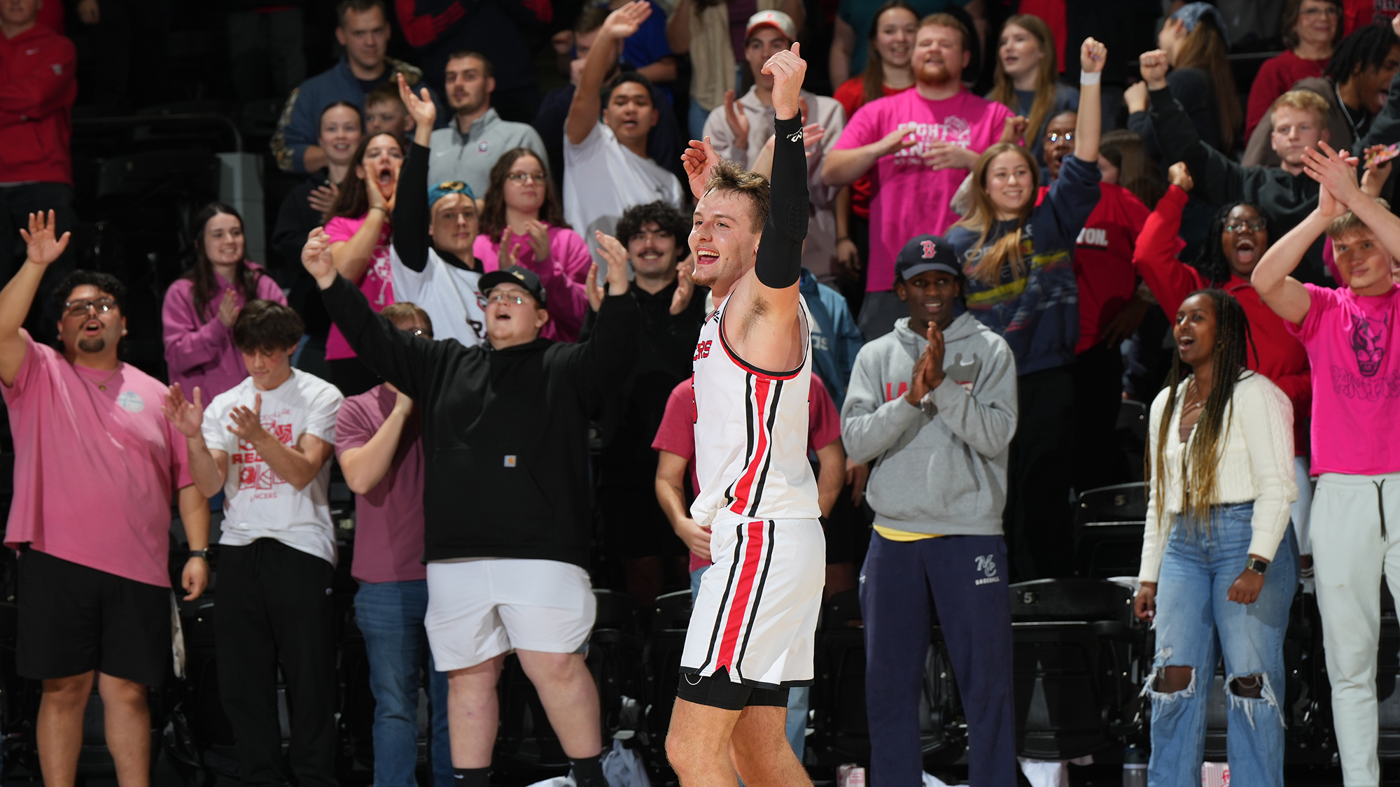 Michael Wellman smiles big crowd MBB 2026