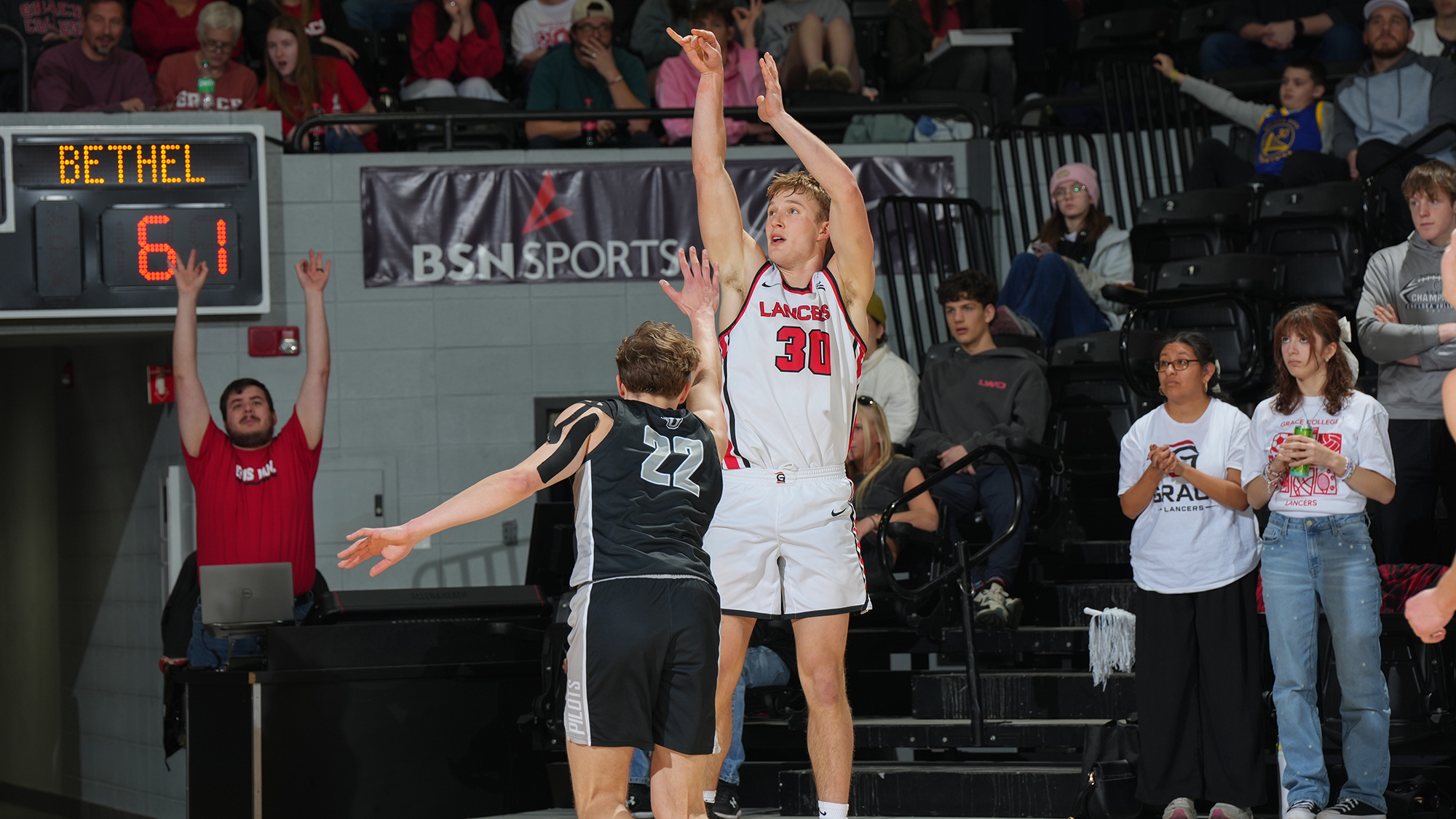 Gage Sefton MBB 3pt 2026 corner