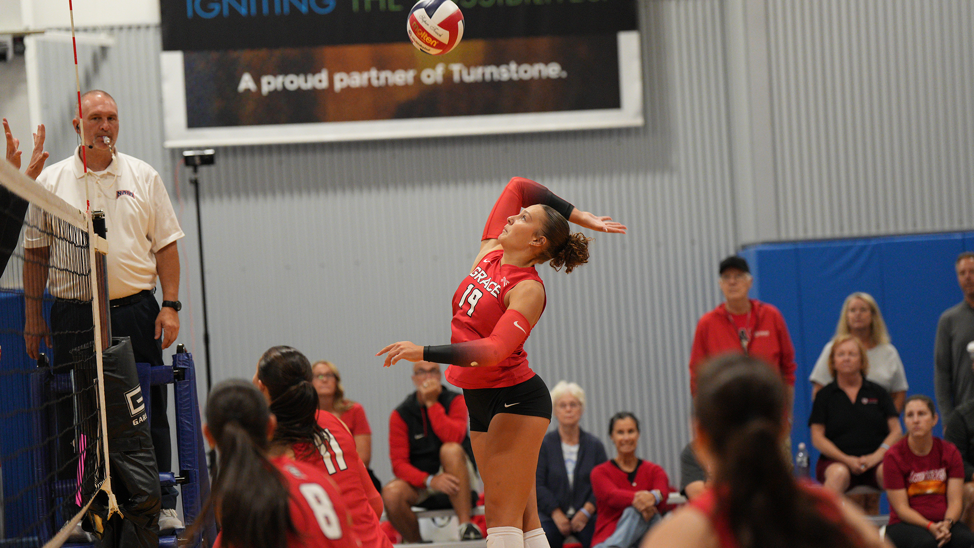Molly Hofmann VB swing away 2026