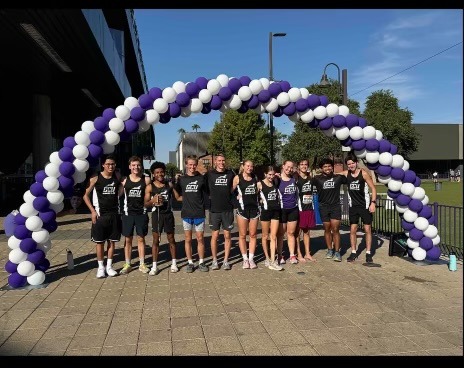 GCU Running Club under arch at GCU Family Weekend 5K