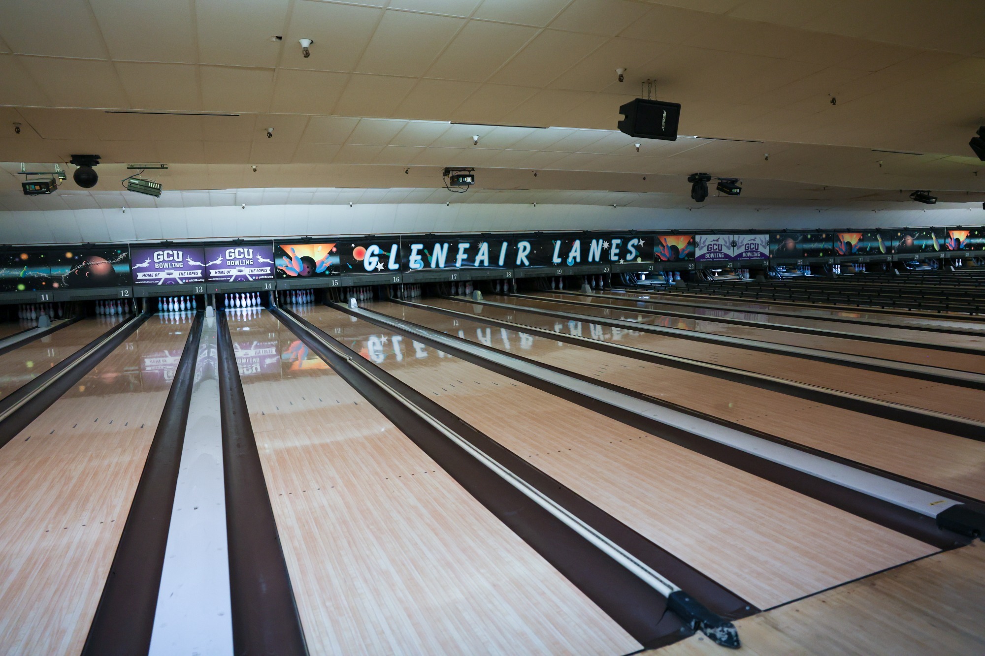 Glenfair Lanes interior WS