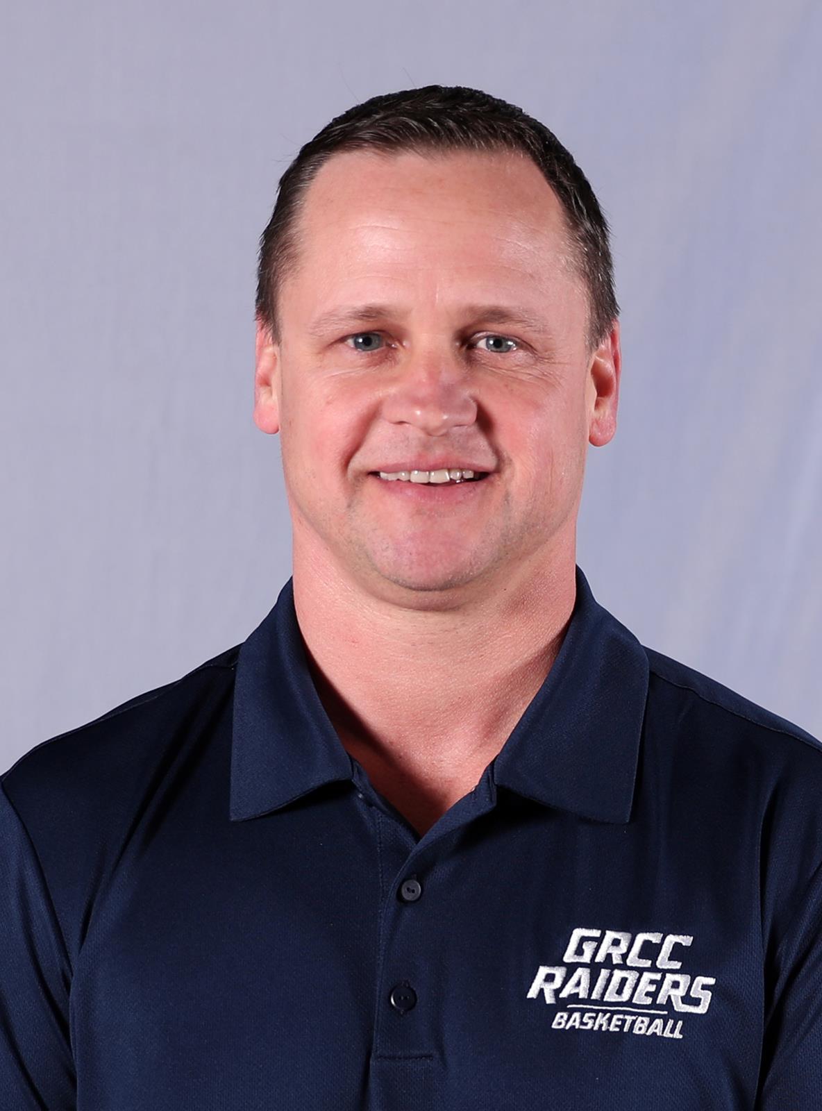 MBB19-20 Coach Bauer