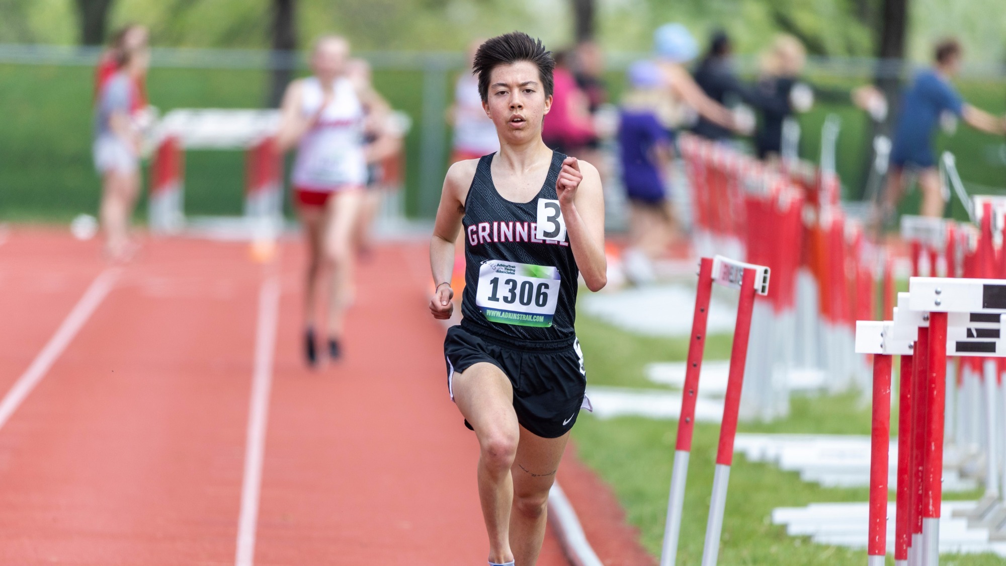 Miyamoto records best 10,000meter time at Grinnell since 2008